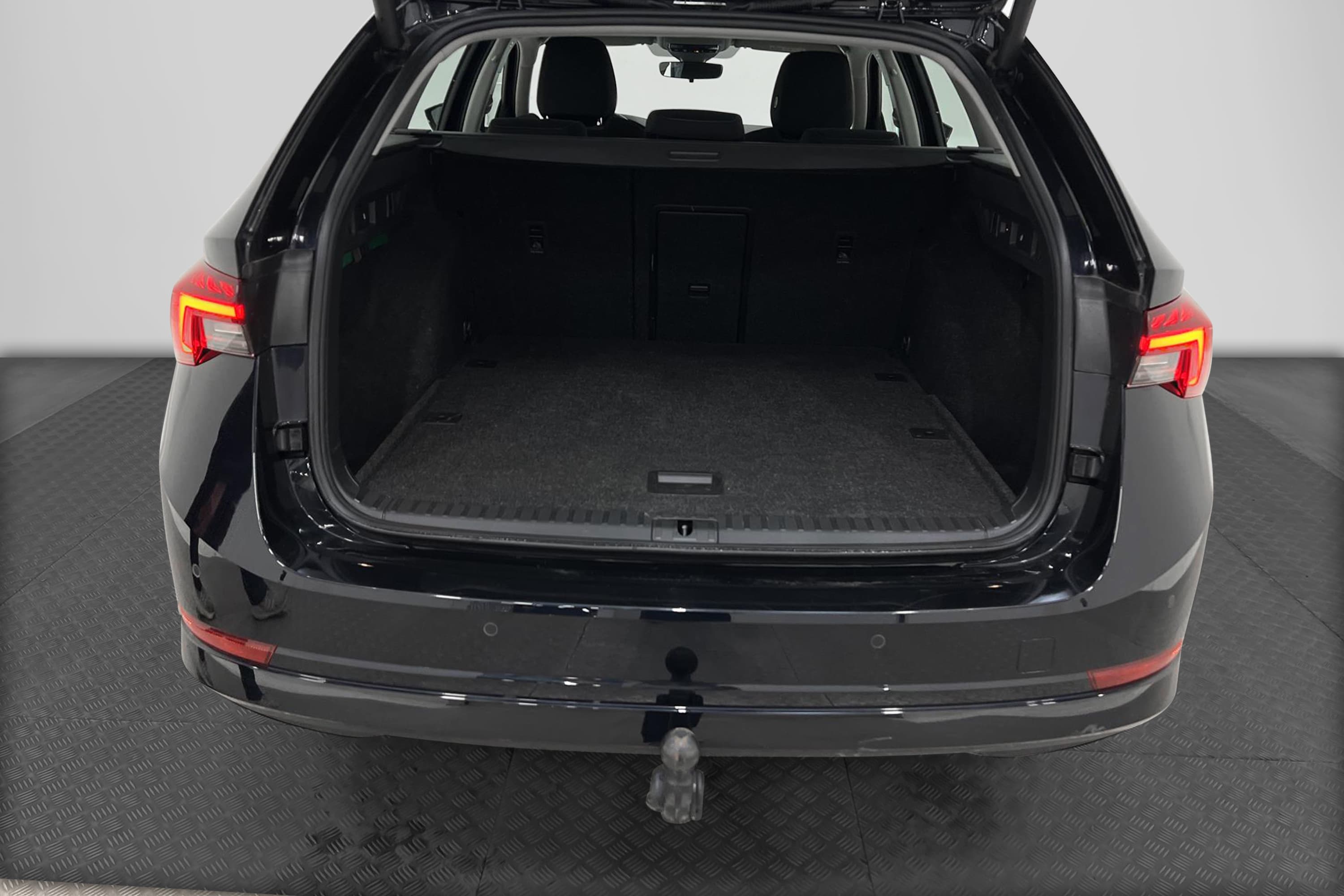 Skoda Octavia Kombi 1.0 TSI m-HEV 110hk Värmare Kamera Drag