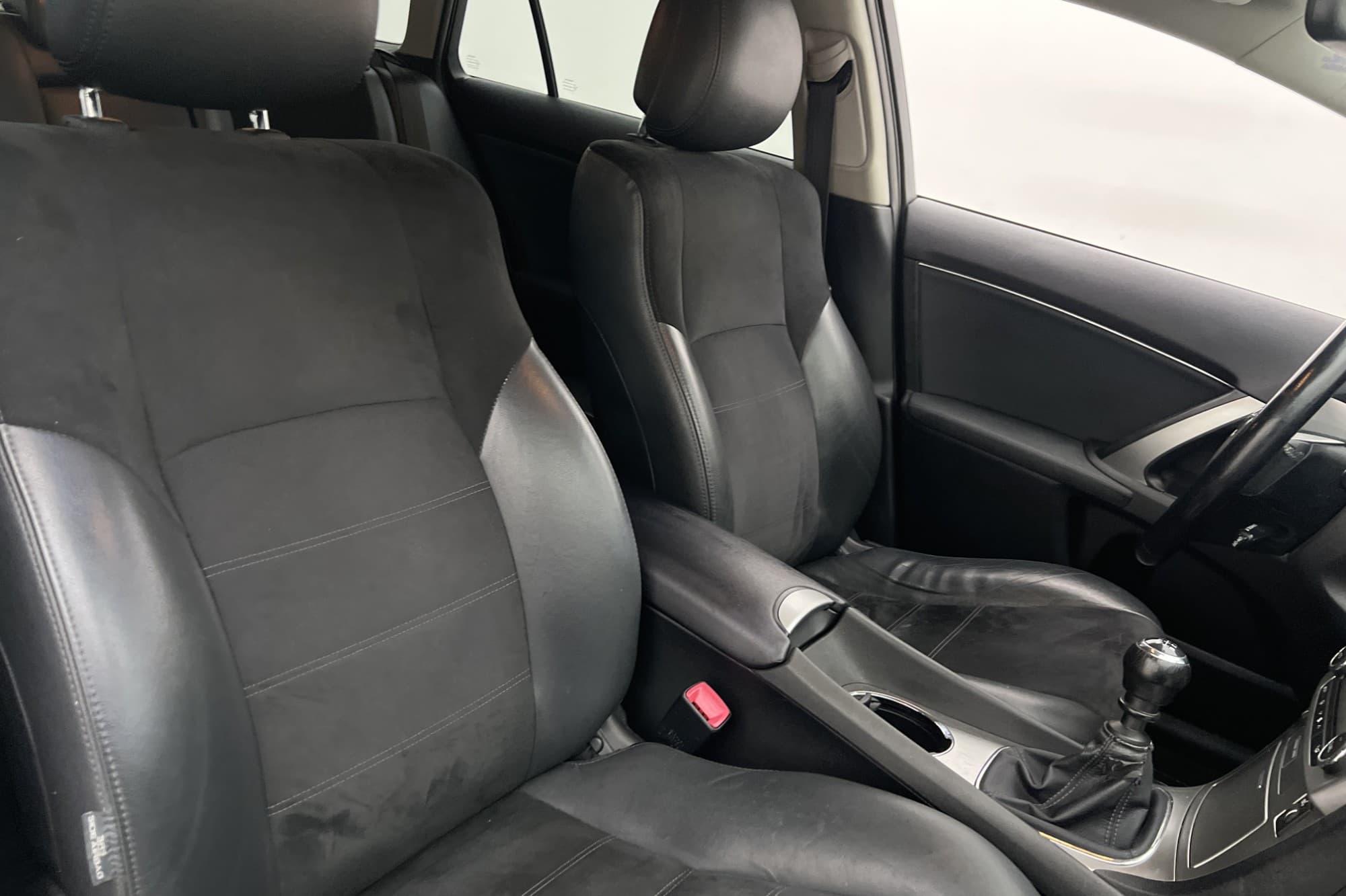 Toyota Avensis Kombi 147hk Kamera Halvskinn Farthållare Drag