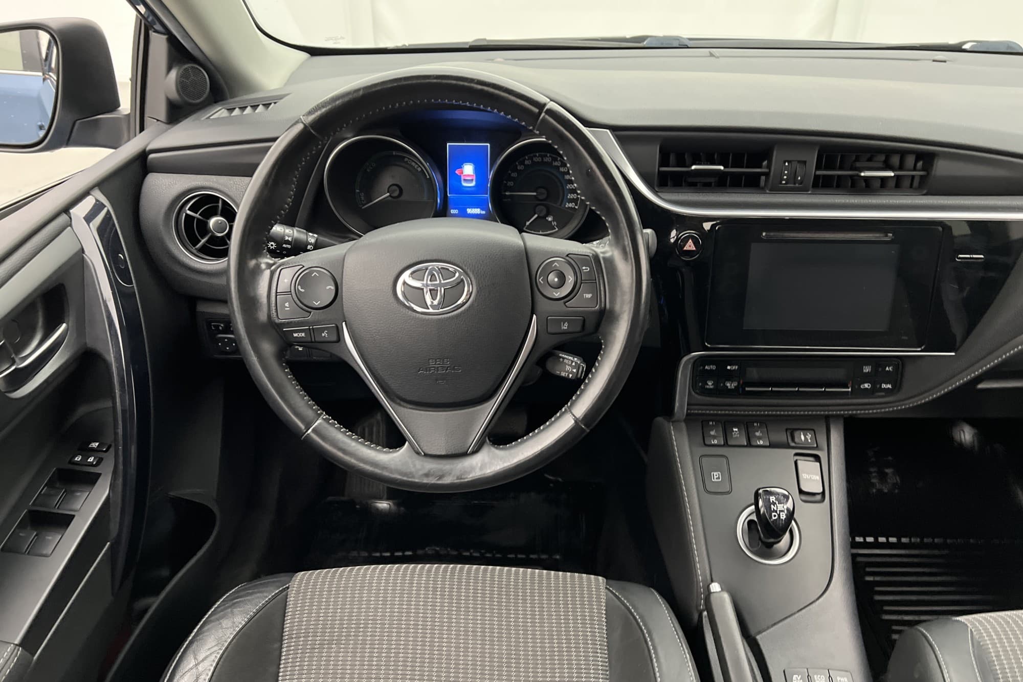 Toyota Auris Touring Hybrid 136hk Executive Kamera Halvskinn