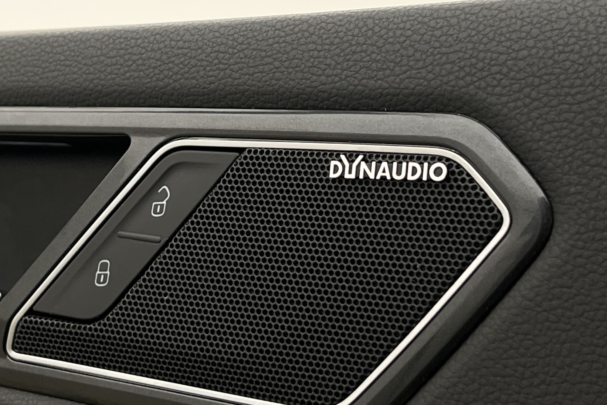 Volkswagen Tiguan 4M R-Line Värm Dynaudio Cockpit Skinn Drag