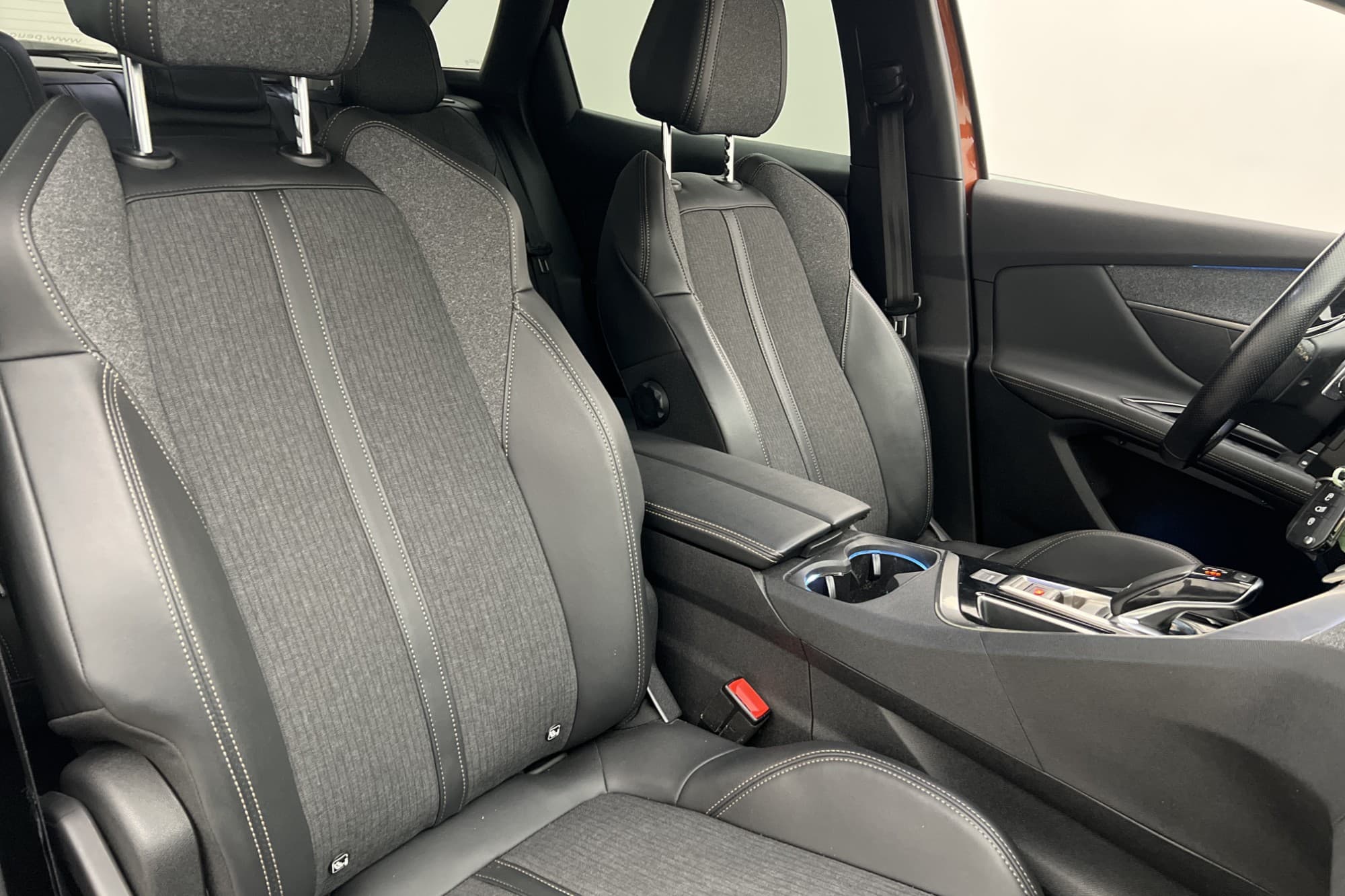 Peugeot 3008 PureTech 130hk GT-Line Kamera CarPlay Halvskinn