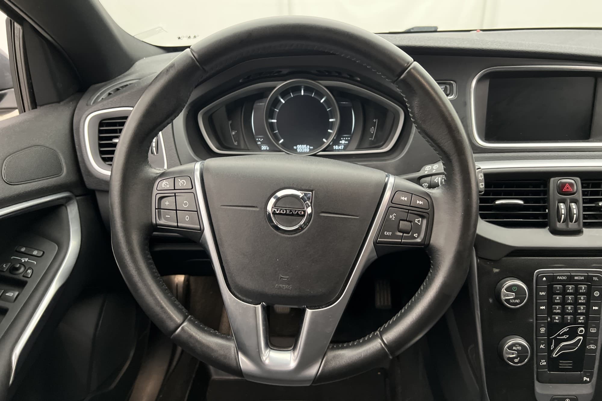 Volvo V40 D2 120hk Momentum VOC Värmare High-Performance