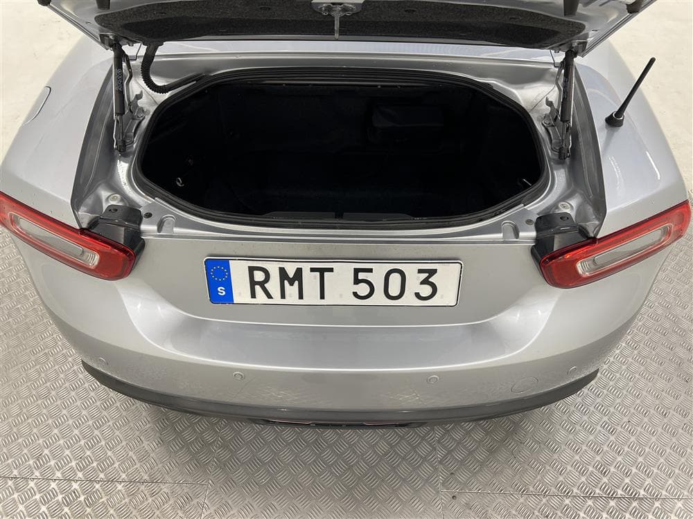 Fiat 124 Spider 1.4 "Abarth" Navi Skinn B-kamerainteriör