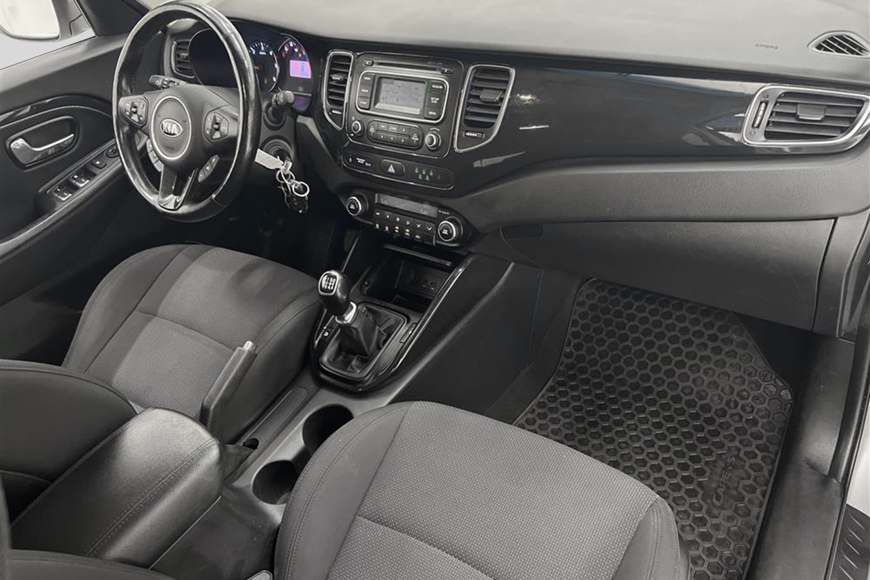 Kia Carens 115hk Motorvärmare 7-sits Välservad PDC 0,45l/milinteriör