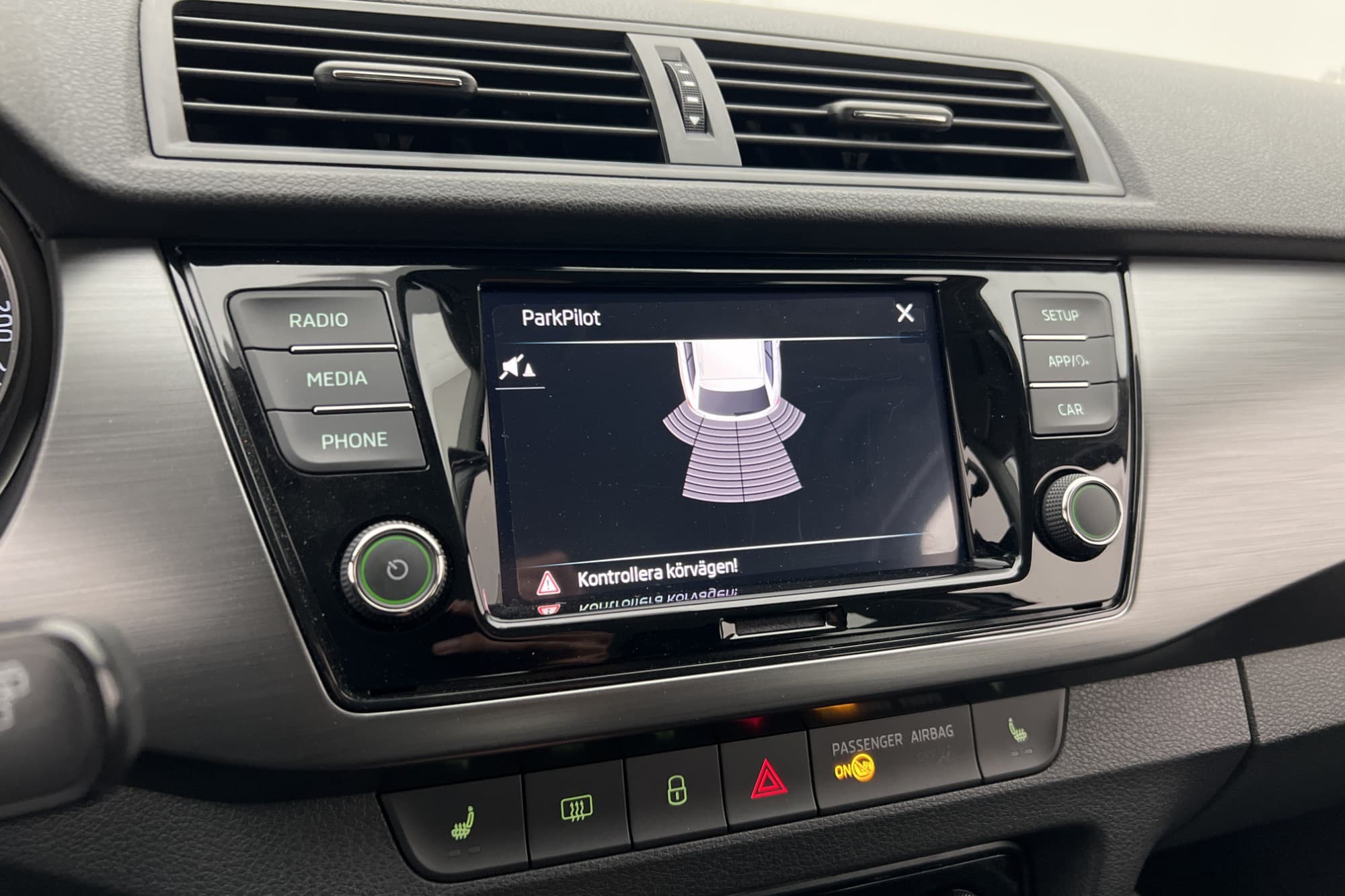 Skoda Fabia Kombi 1.0 TSI 95hk Sensorer CarPlay Farthållare