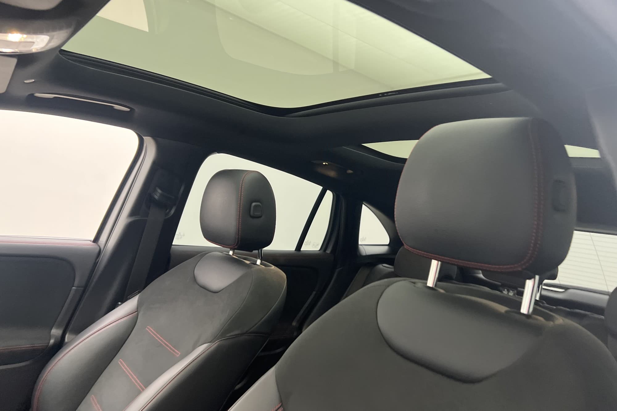 Mercedes-Benz GLA 200 4M AMG Wide Pano Drag B-kamera Navi