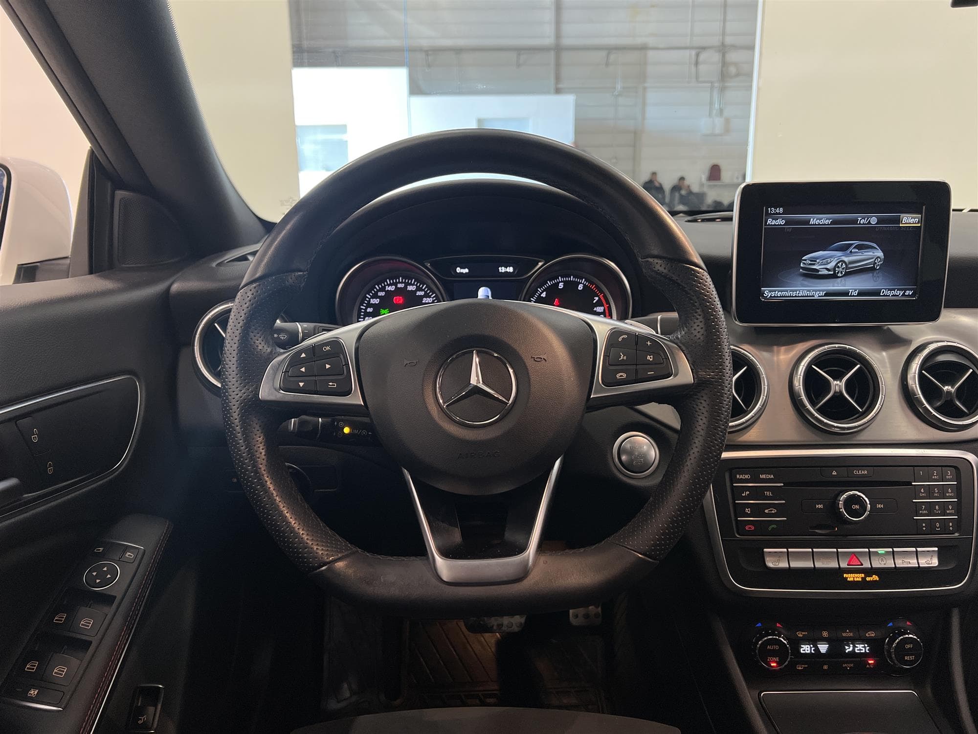Mercedes-Benz CLA 180 122hk SB AMG Sport Panorama B-Kamera 