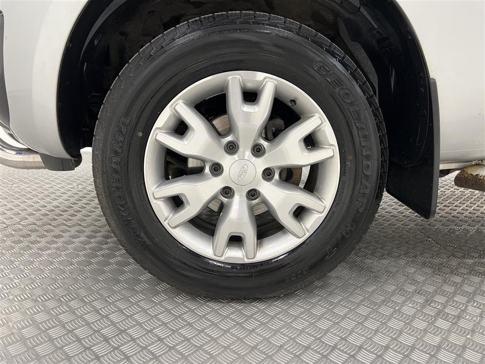 Ford Ranger Wildtrak 3.2 4WD 200hk Värmare Drag Moms interiör