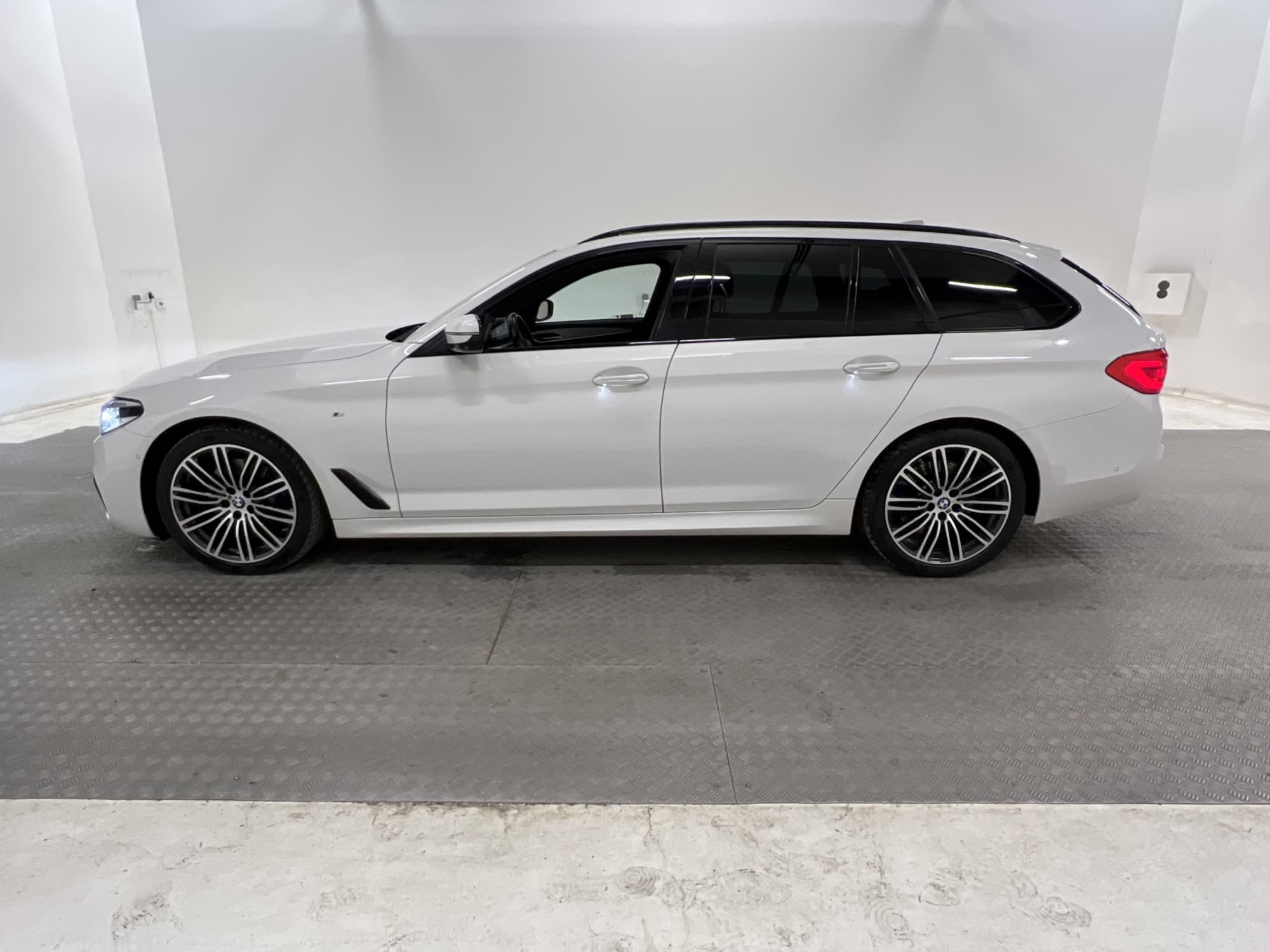 BMW 530i xDrive 252hk