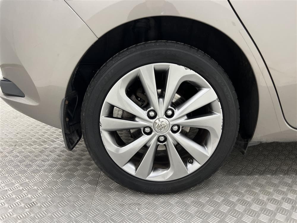 Toyota Auris 1.8 Hybrid 136hk M-Värm H-Skinn B-Kam 0,39L/mil