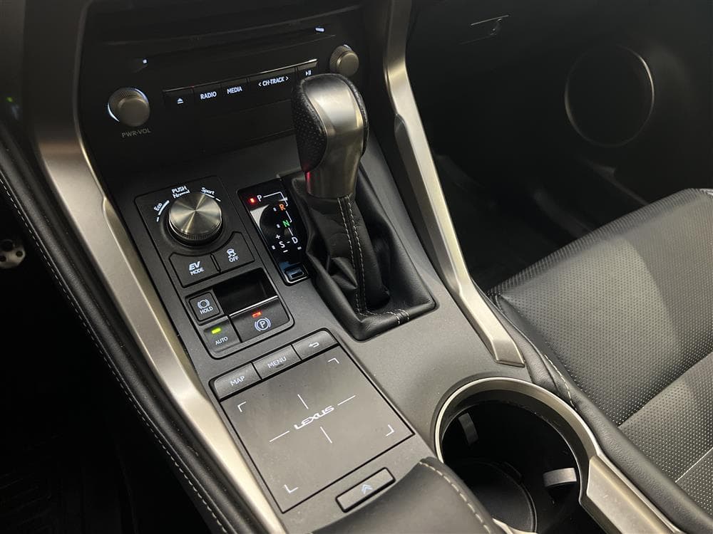 Lexus NX 300h 2.5 E-CVT 197hk AWD F Sport Skinn Navi B-Kaminteriör
