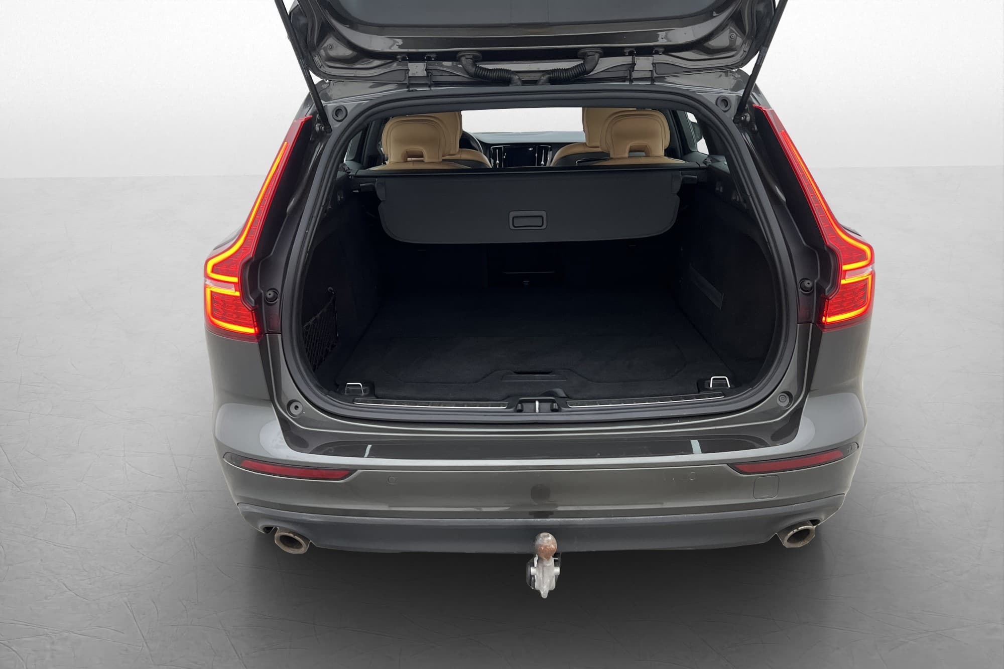 Volvo V60 Recharge T6 AWD Momentum Skinn Värmare Drag VOC