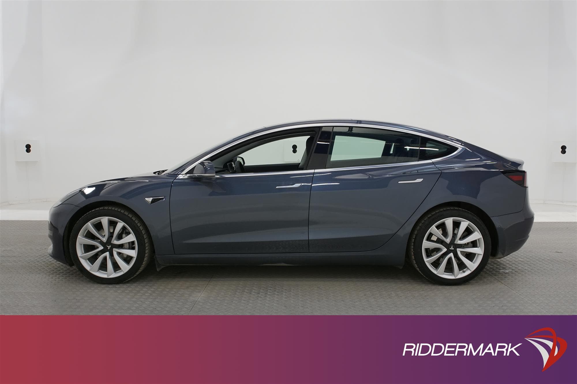Tesla Model 3 Long Range AWD 440hk Svensksåld