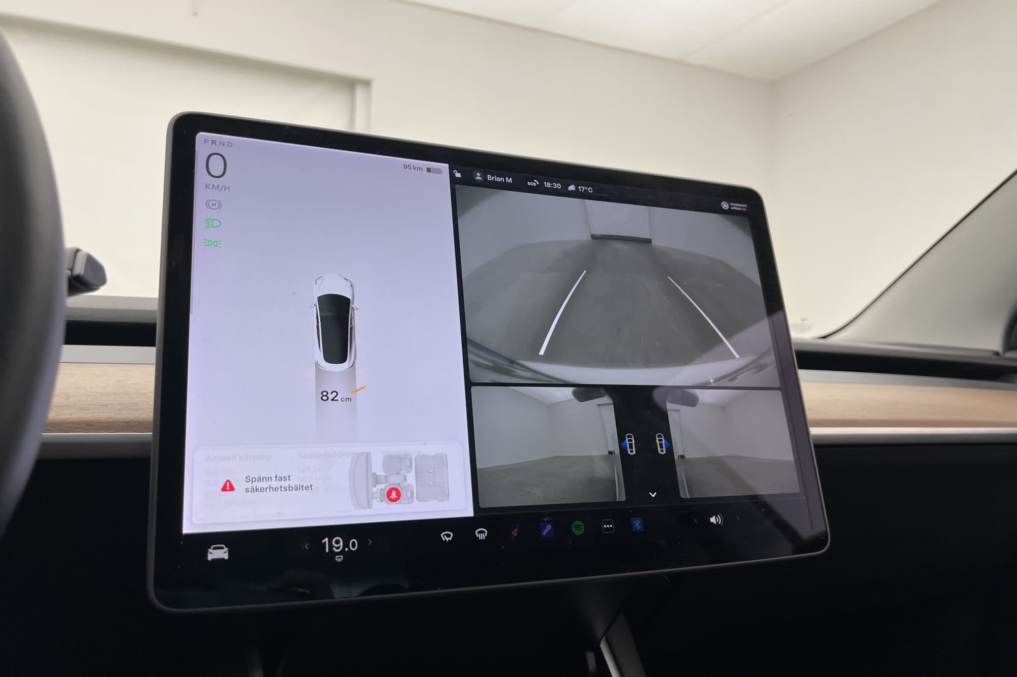 Tesla Model 3 Standard Range Plus Autopilot Pano Svensksåld