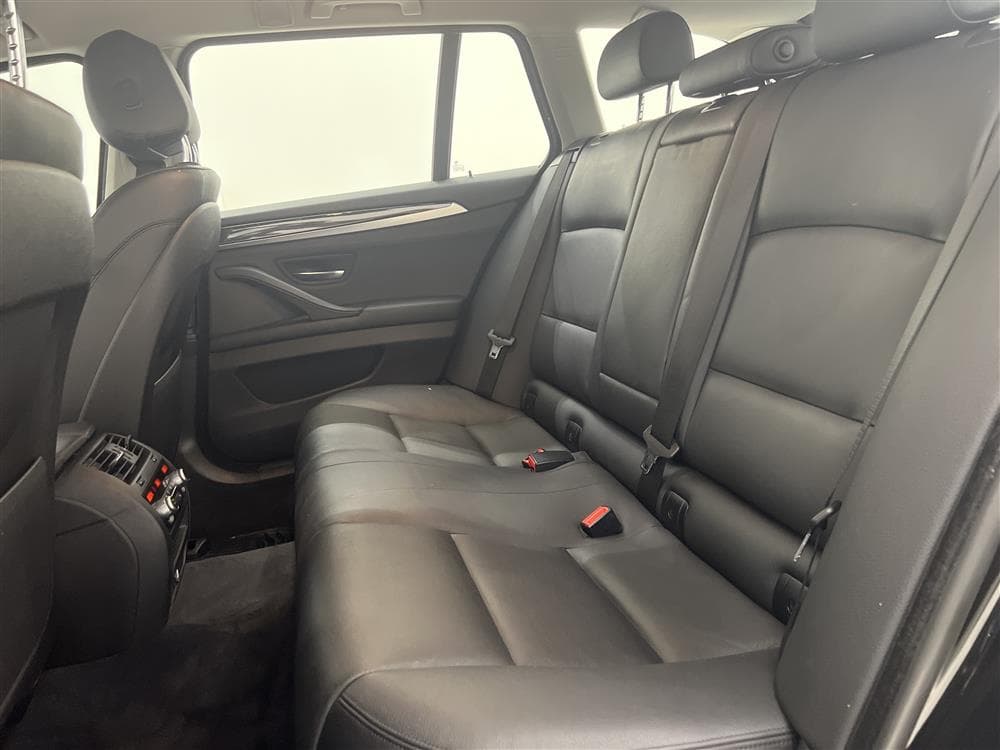 BMW 520d xDrive 190hk Skinn Rattvärme HiFi PDC Euro 6interiör