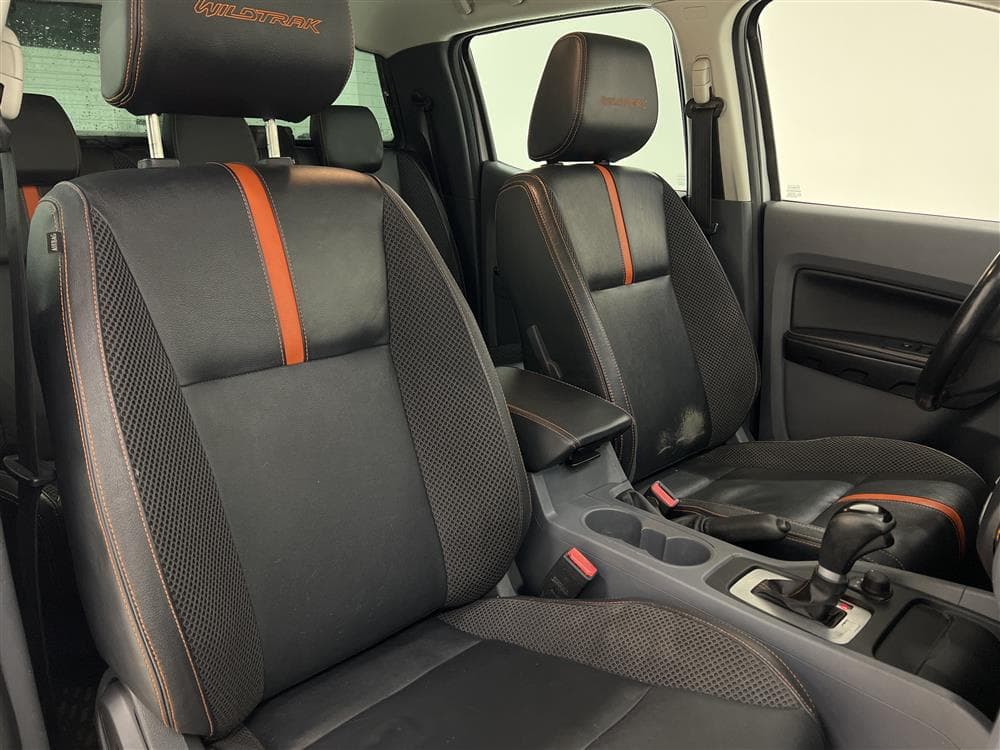 Ford Ranger Wildtrak 3.2 4WD 200hk Värmare Drag Moms interiör