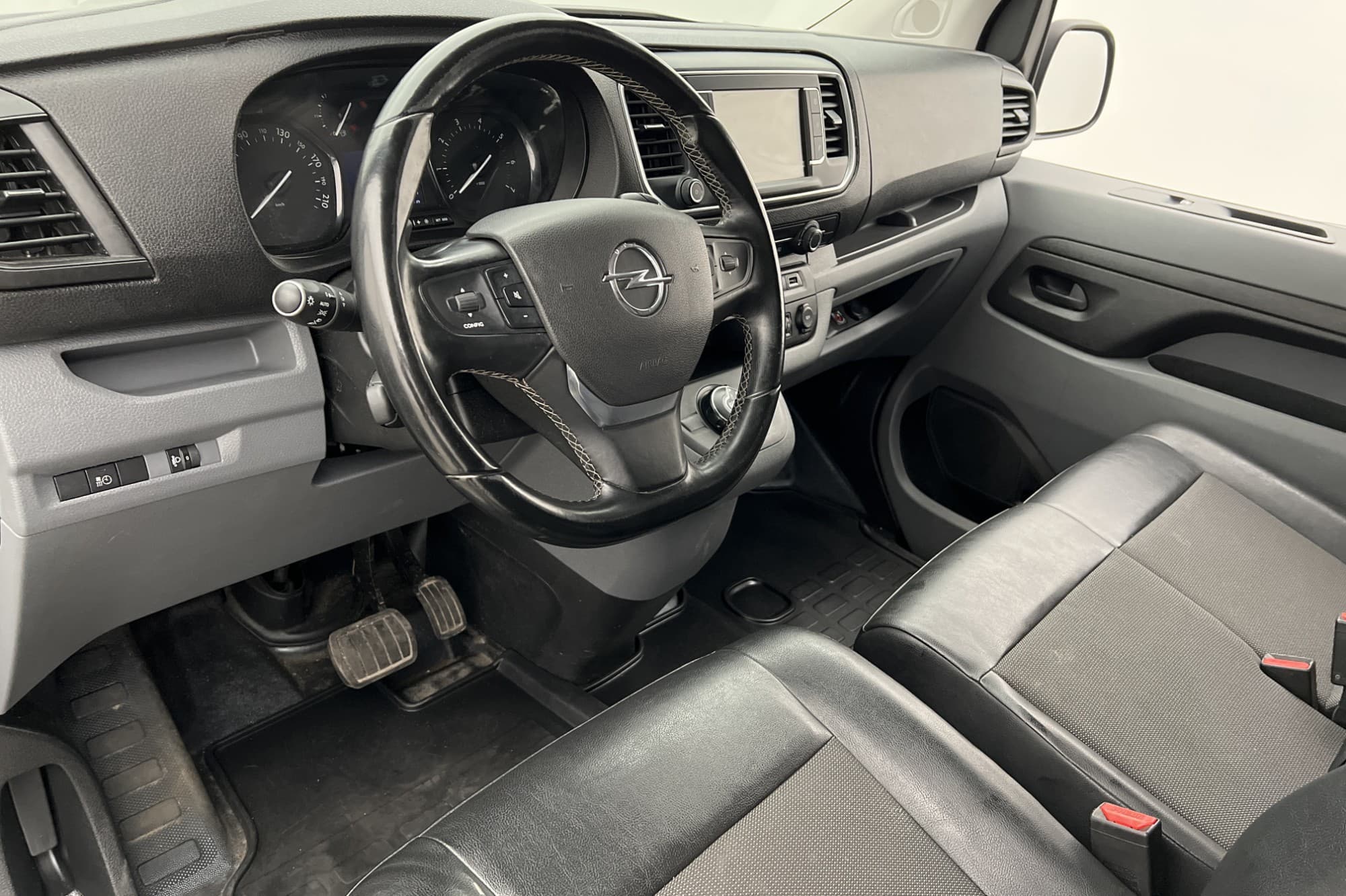 Opel Vivaro L2 1.5 Värmare Dragkrok Farthållare PDC Moms
