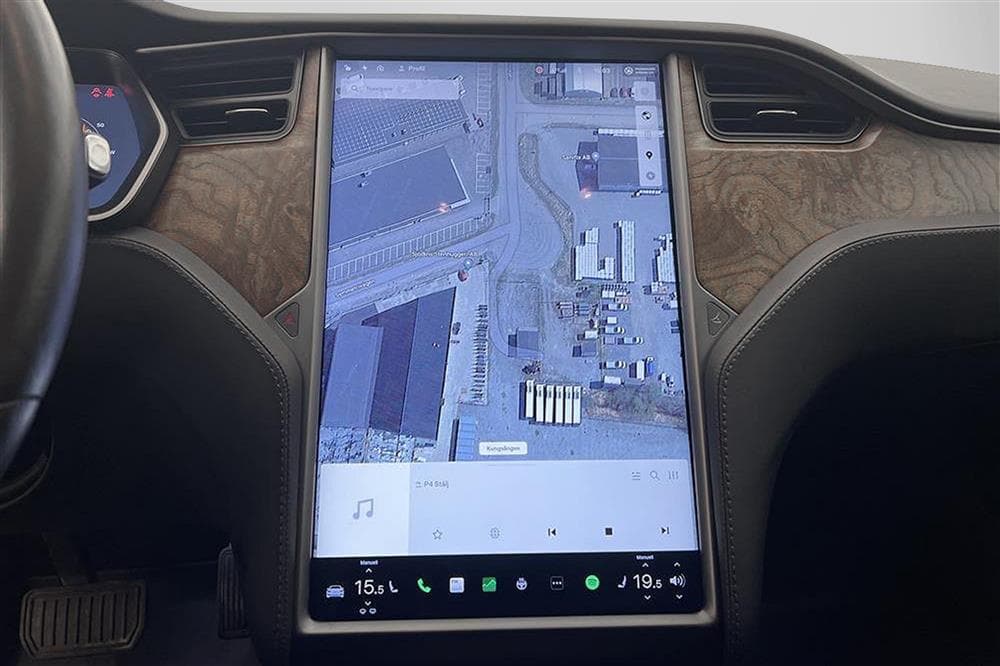 Tesla Model Standard Range AWD Luftfjädring AP Sv-såldinteriör