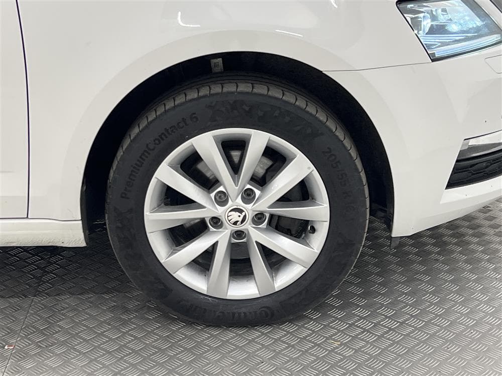 Skoda Octavia 2.0 TDI 4x4 Värmare Kamera Drag 0,49l/mil
