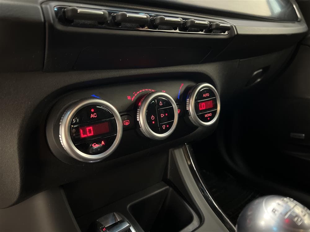 Alfa Romeo Giulietta 2.0 140hk Distinctive BOSE 0,45l/milinteriör