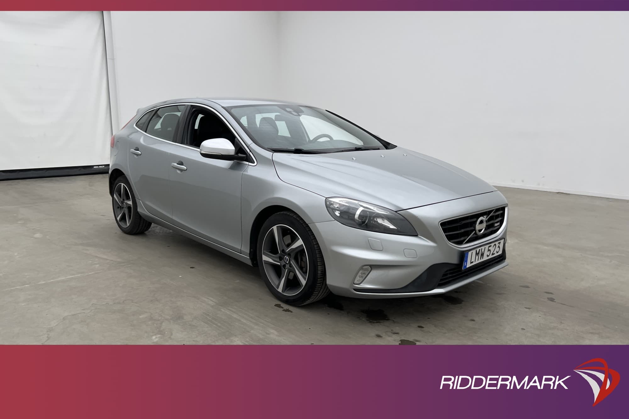 Volvo V40 D3 150hk Momentum R-Design D-Värm Drag Skinn