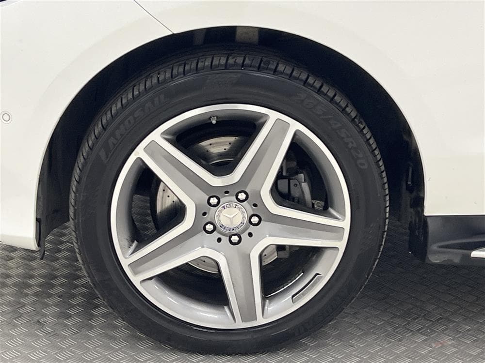 Mercedes-Benz GLE 350d 4M 258hk AMG Värmare 360° H/K Naviinteriör