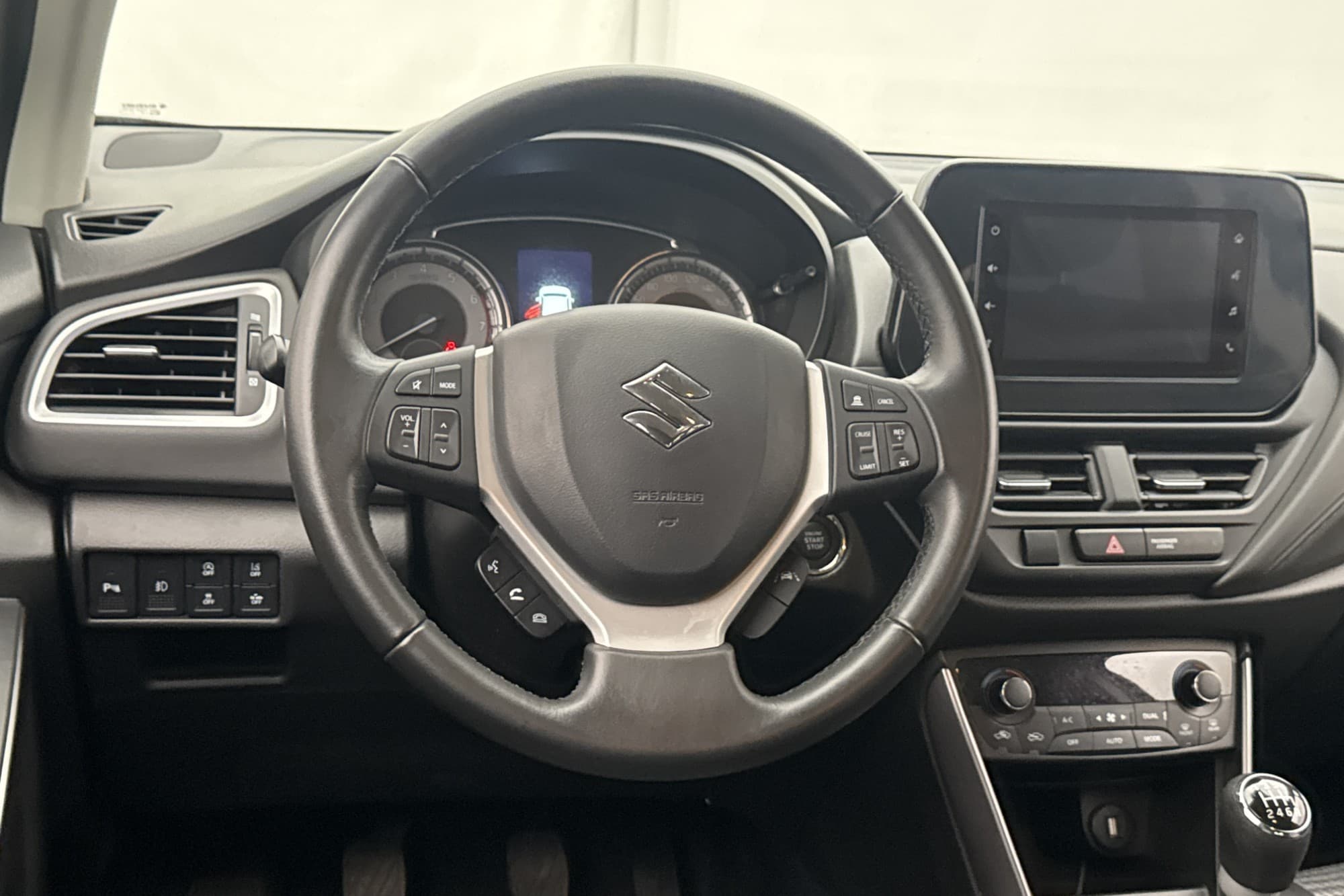 Suzuki S-Cross Hybrid AWD 129hk Dragkrok Kamera 