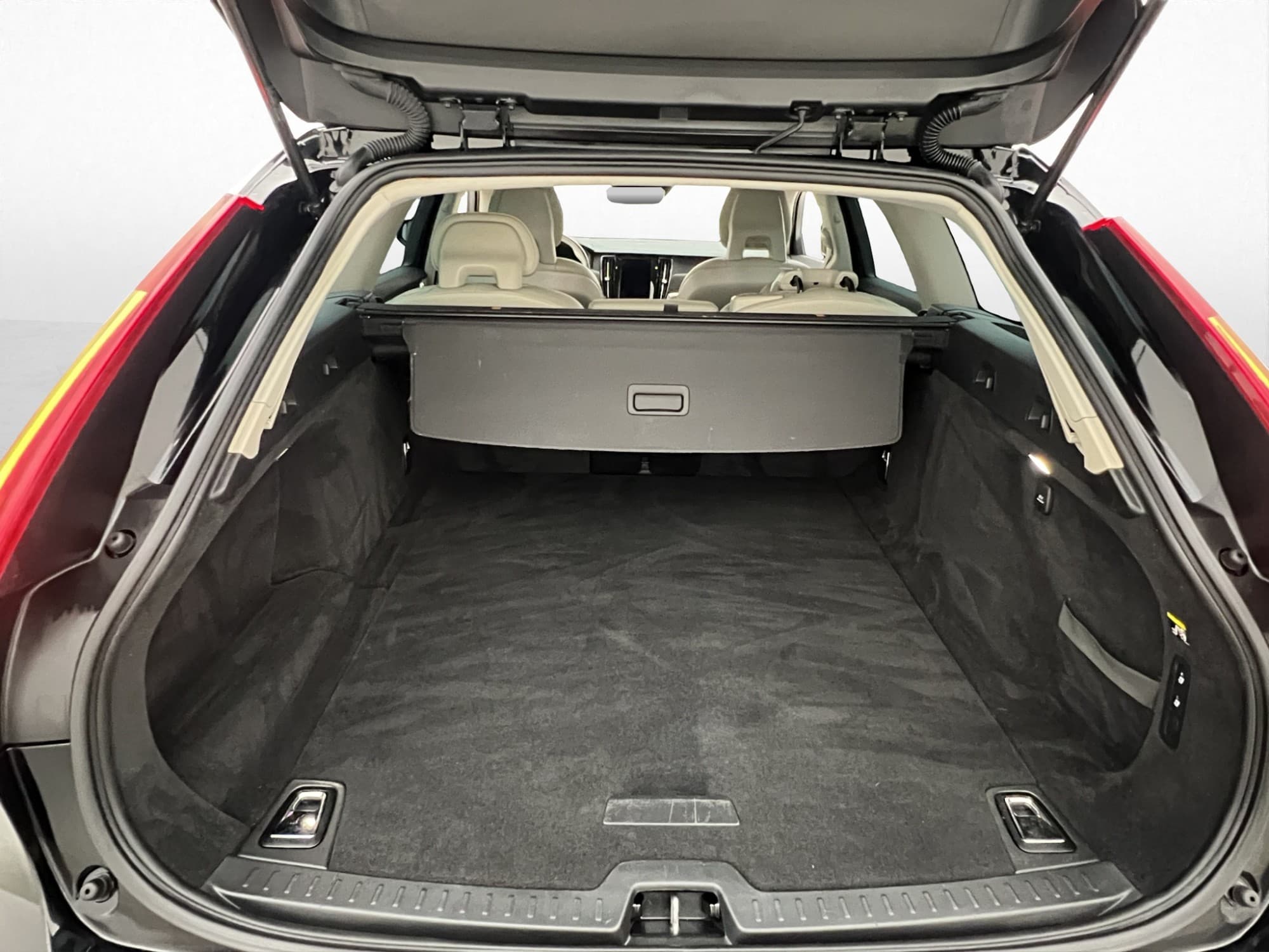 Volvo V90 D3 Kinetic Värmare CarPlay Halvskinn P-Sensorer 