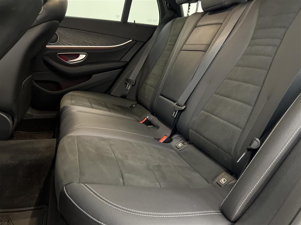 Mercedes-Benz E 220 d 194hk AMG Widescreen D-Värm Drag B-kaminteriör