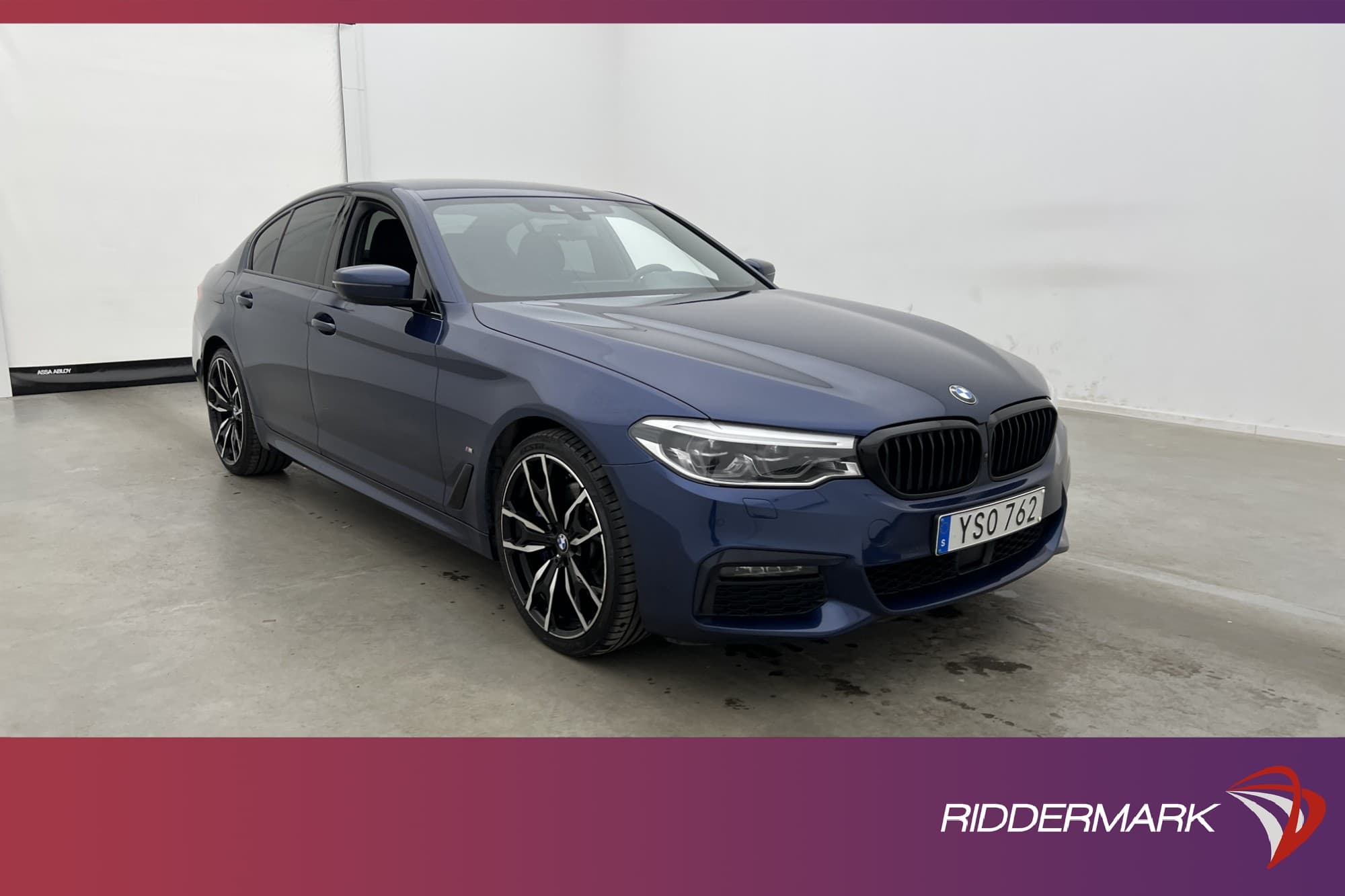 BMW 530e iPerformance M Sport 360 kamera HUD Ambient Navi