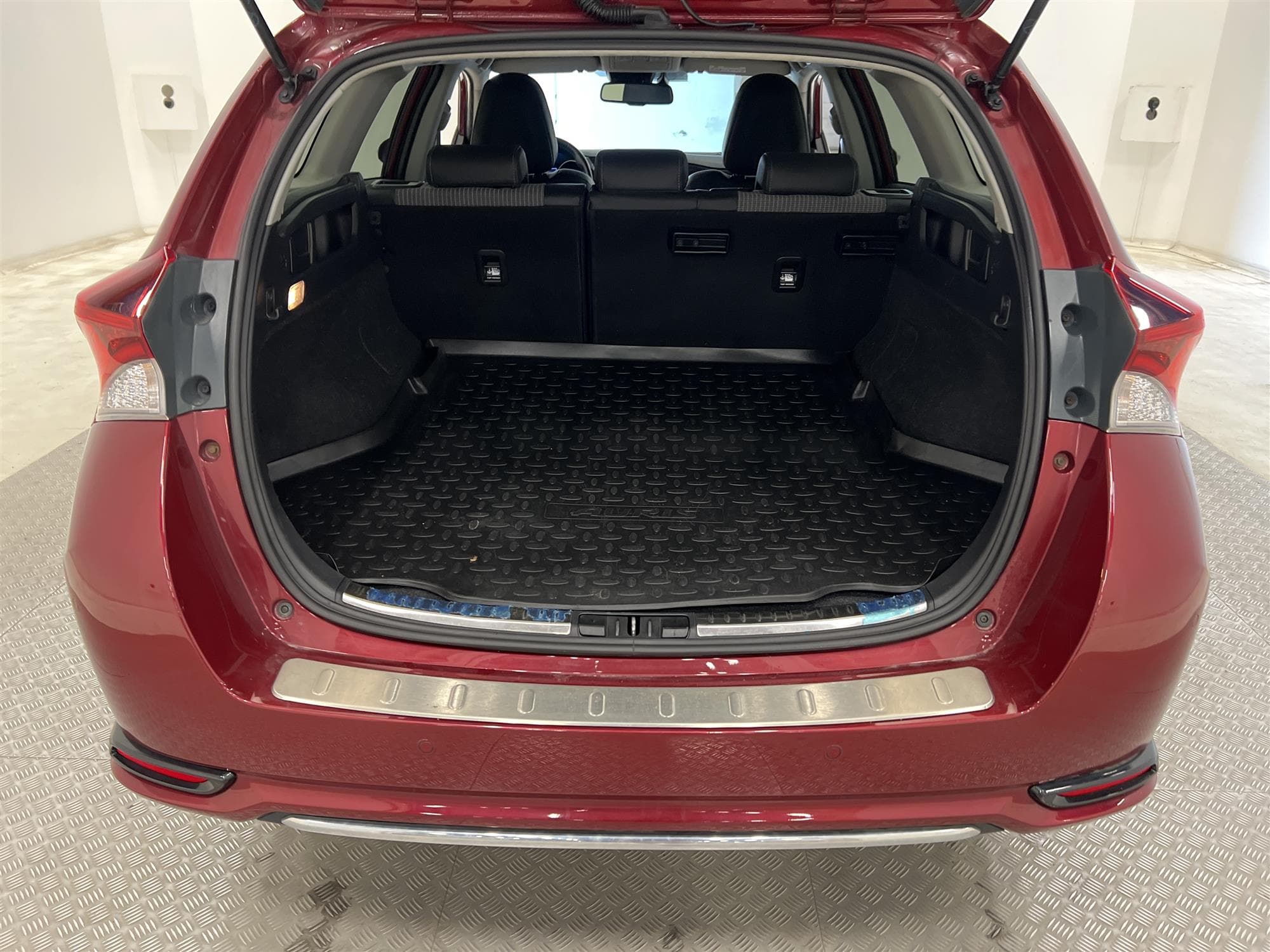 Toyota Auris TS Hybrid e-CVT 136hk 2 Brukare M&K-Värm B-Kam