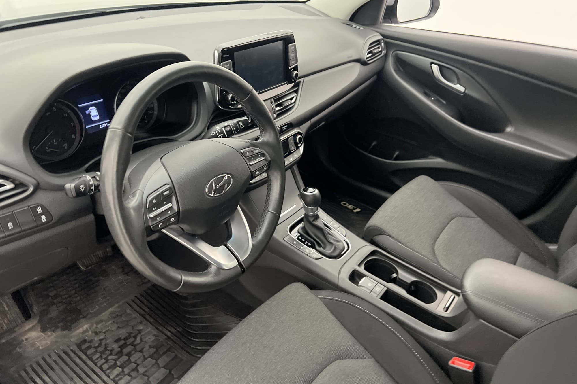 Hyundai i30 Kombi 120hk Essential B-kamera CarPlay Rattvärme