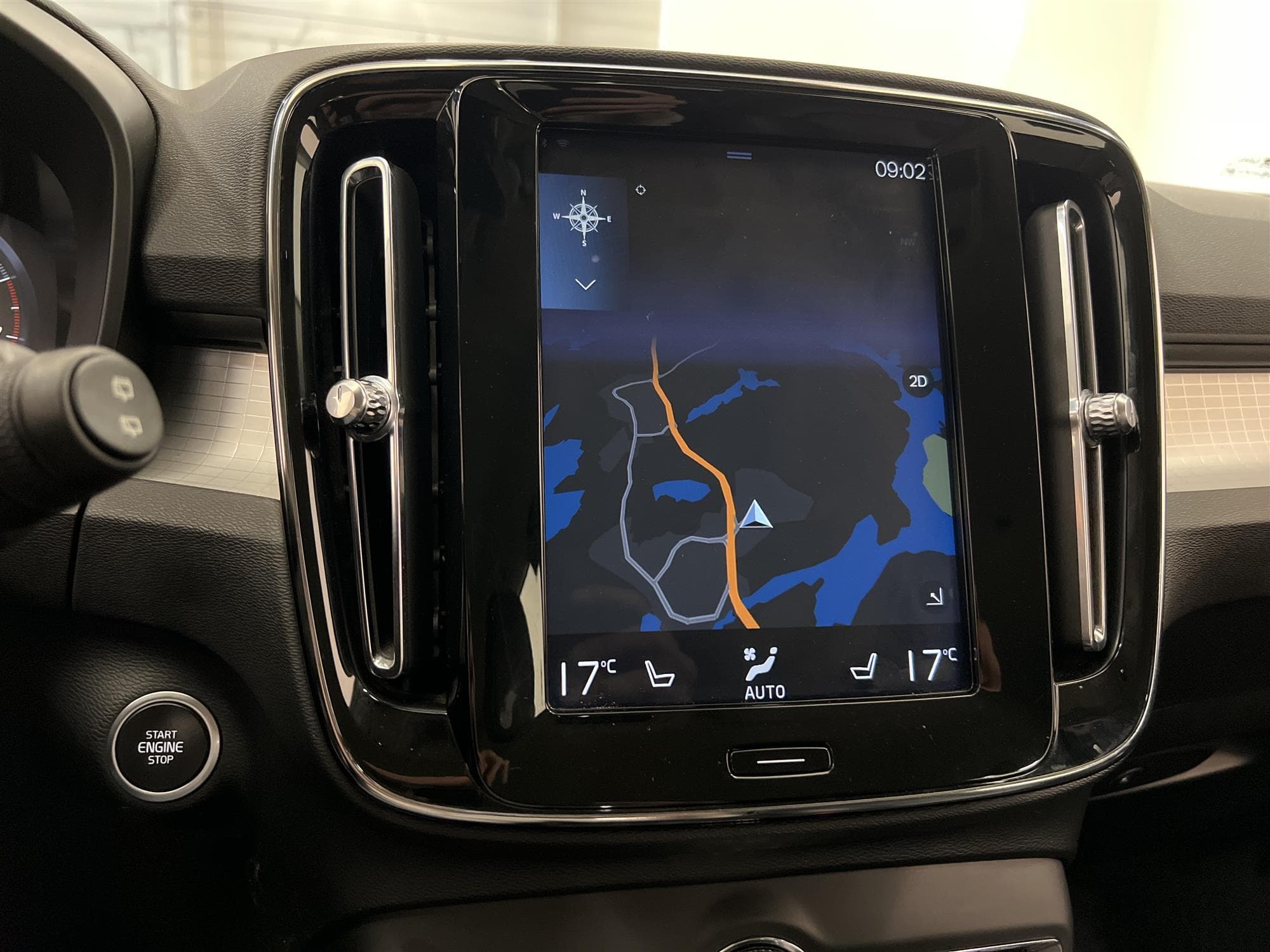 Volvo XC40 T5 AWD 247hk Voc B-Värm Drag B-Kamera Navi BLIS