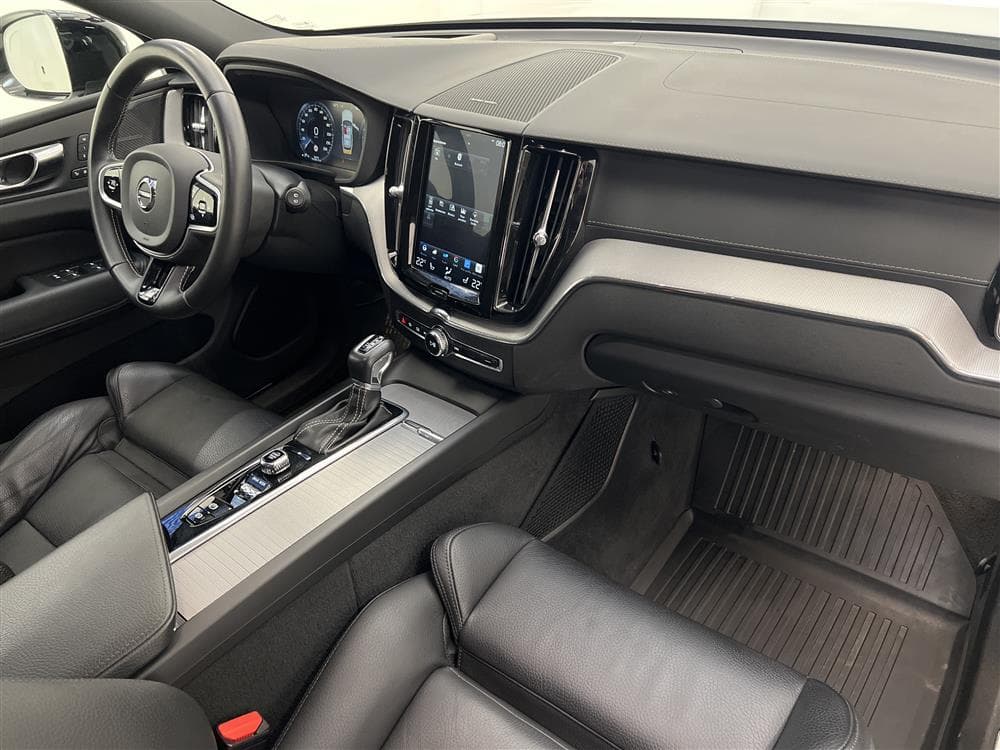 Volvo XC60 T5 250hk AWD R-Design P-Värm Navi B-Kam VoC H/Kinteriör