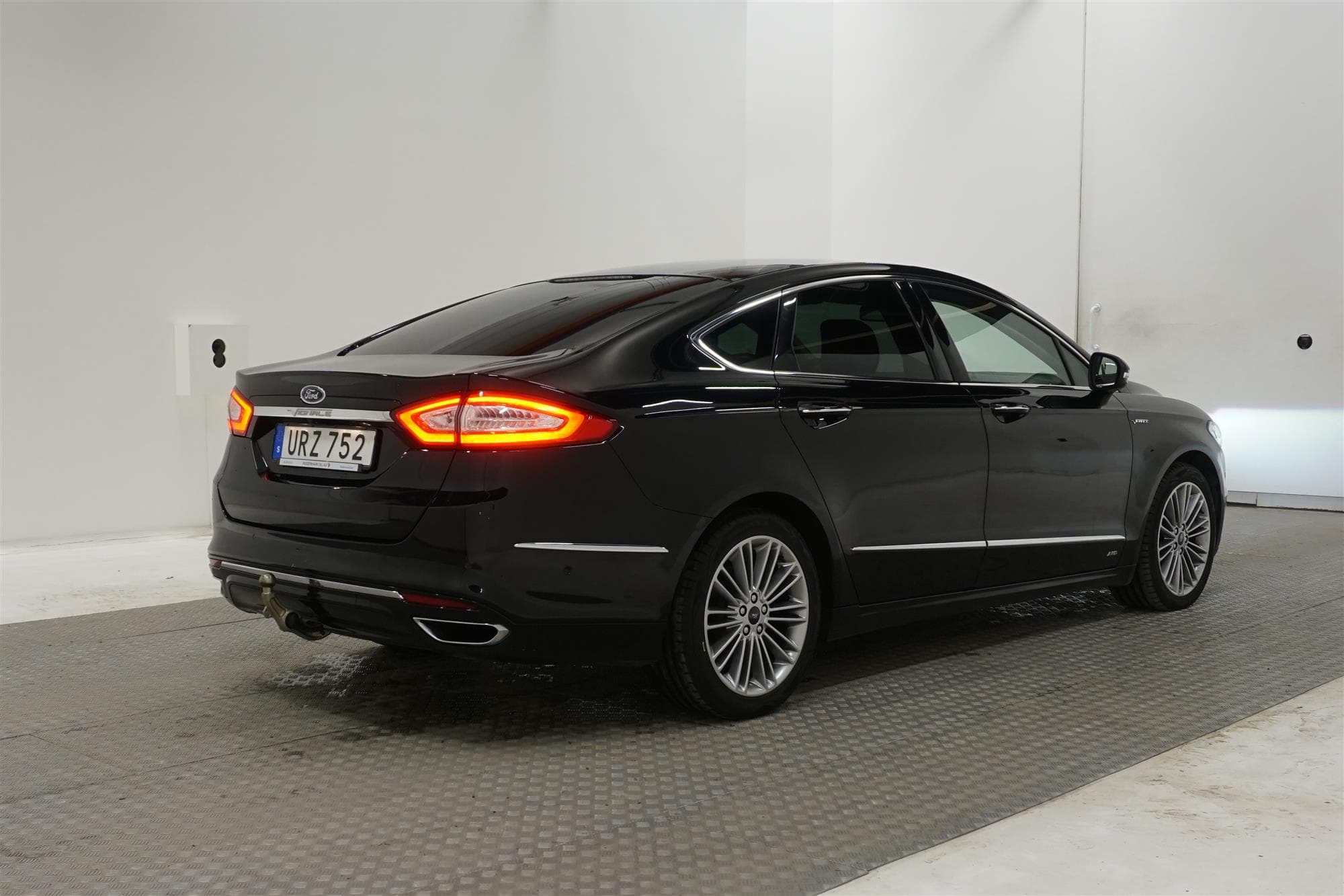 Ford Mondeo Vignale 180hk AWD Värmare Skinn B-kamera Dragexteriör