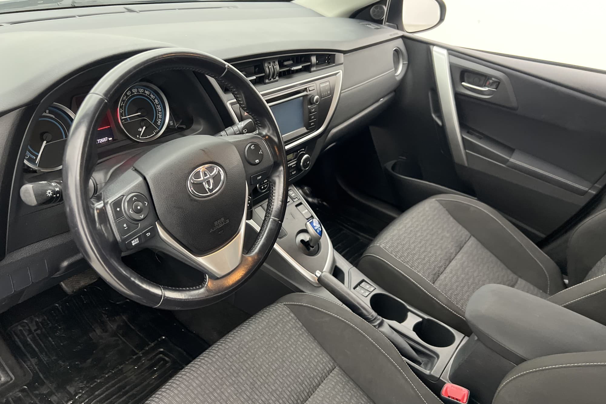 Toyota Auris Touring Sports Hybrid 136hk M&K-Värmare Kamera