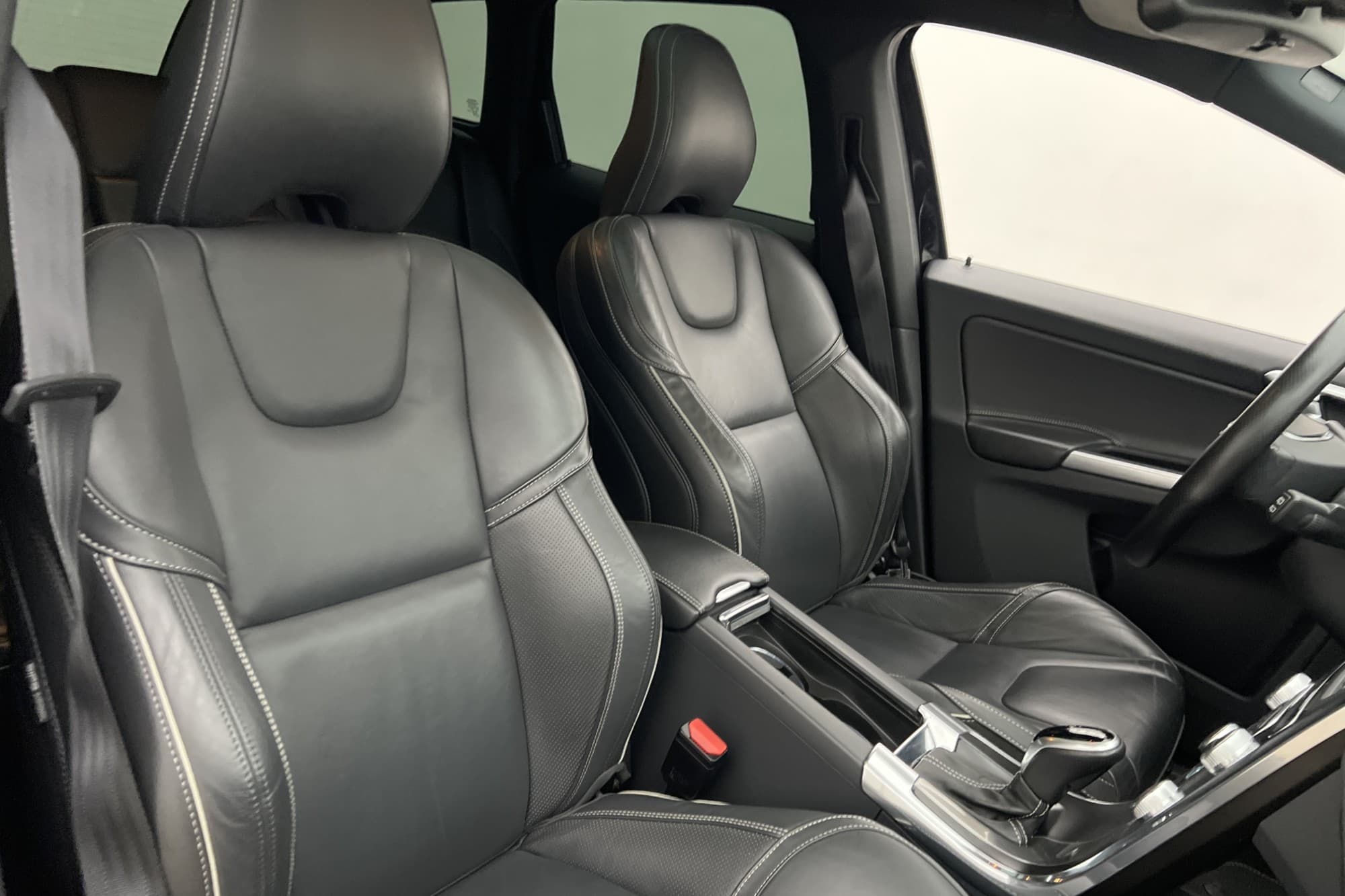 Volvo XC60 D4 AWD R-Design Pano Drag Skinn VOC D-Värm Kamera