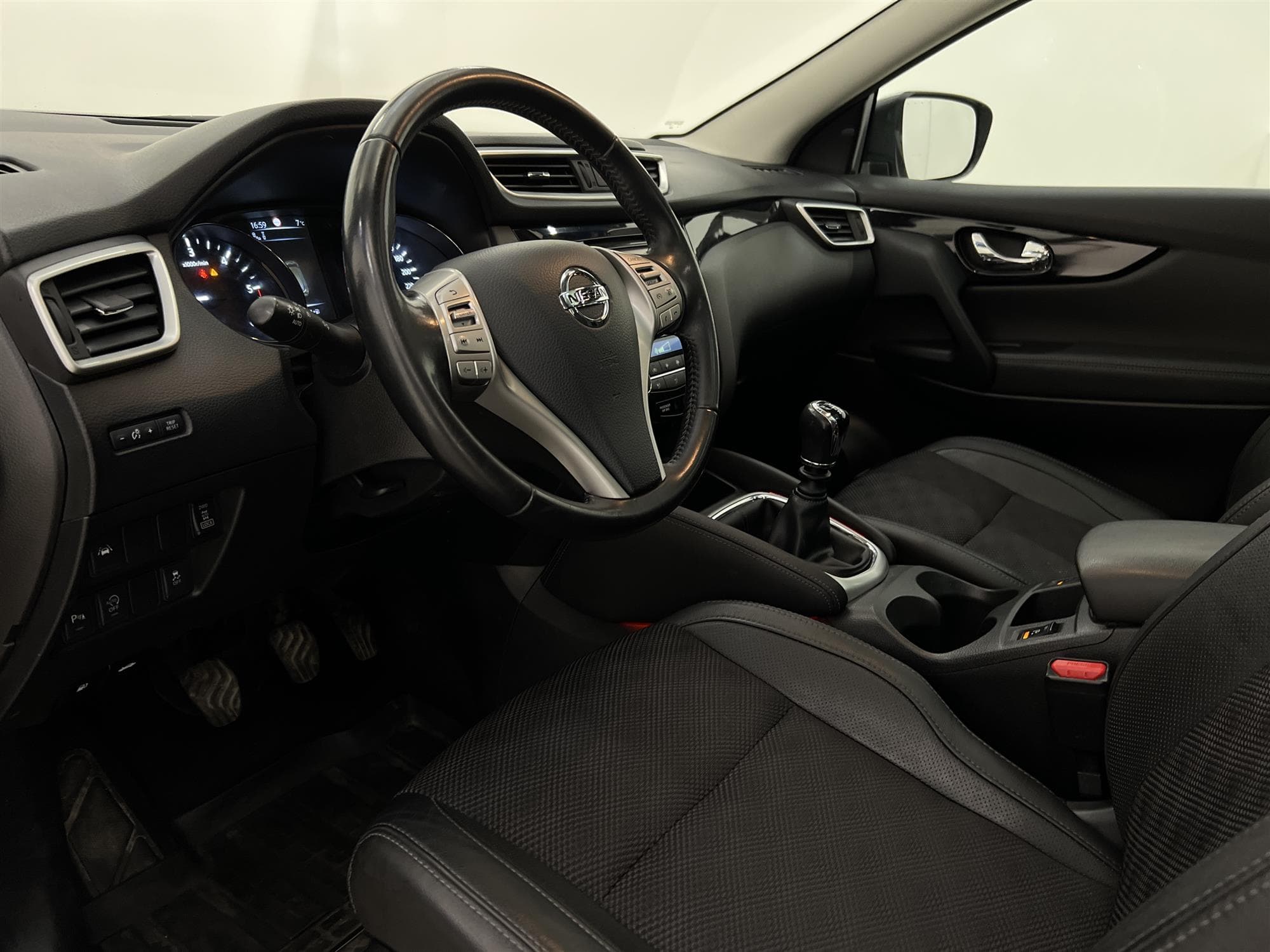 Nissan Qashqai 1.6 dCi 4X4 130hk Tekna M&K-Värm Pano Navi 