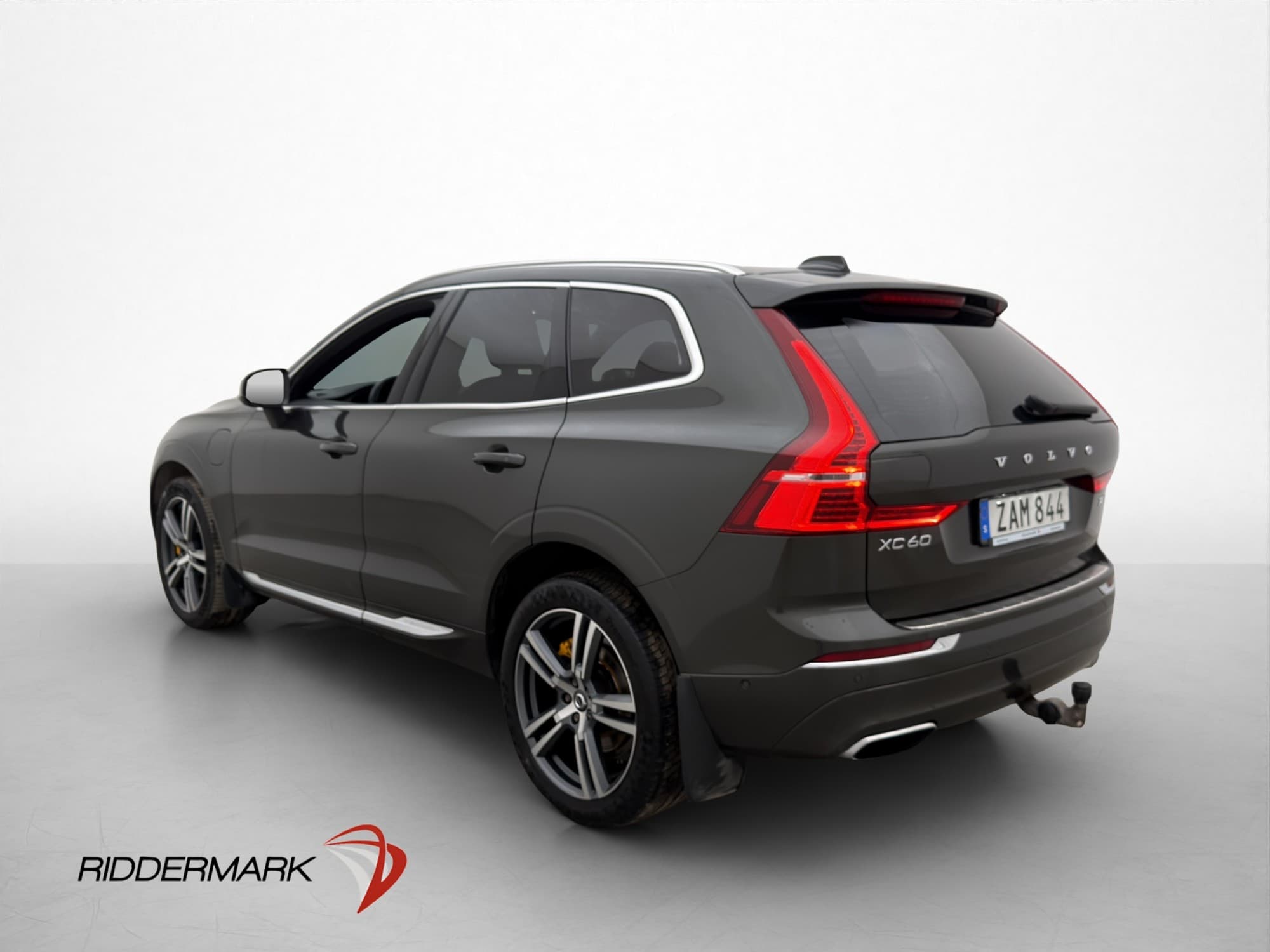 Volvo XC60 T8 408hk AWD Massage B&W Värm HUD luft Pano Drag