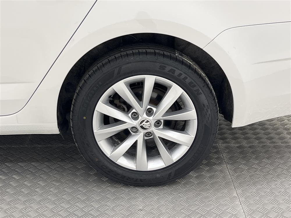 Skoda Octavia 2.0 TDI 4x4 Värmare Kamera Drag 0,49l/mil