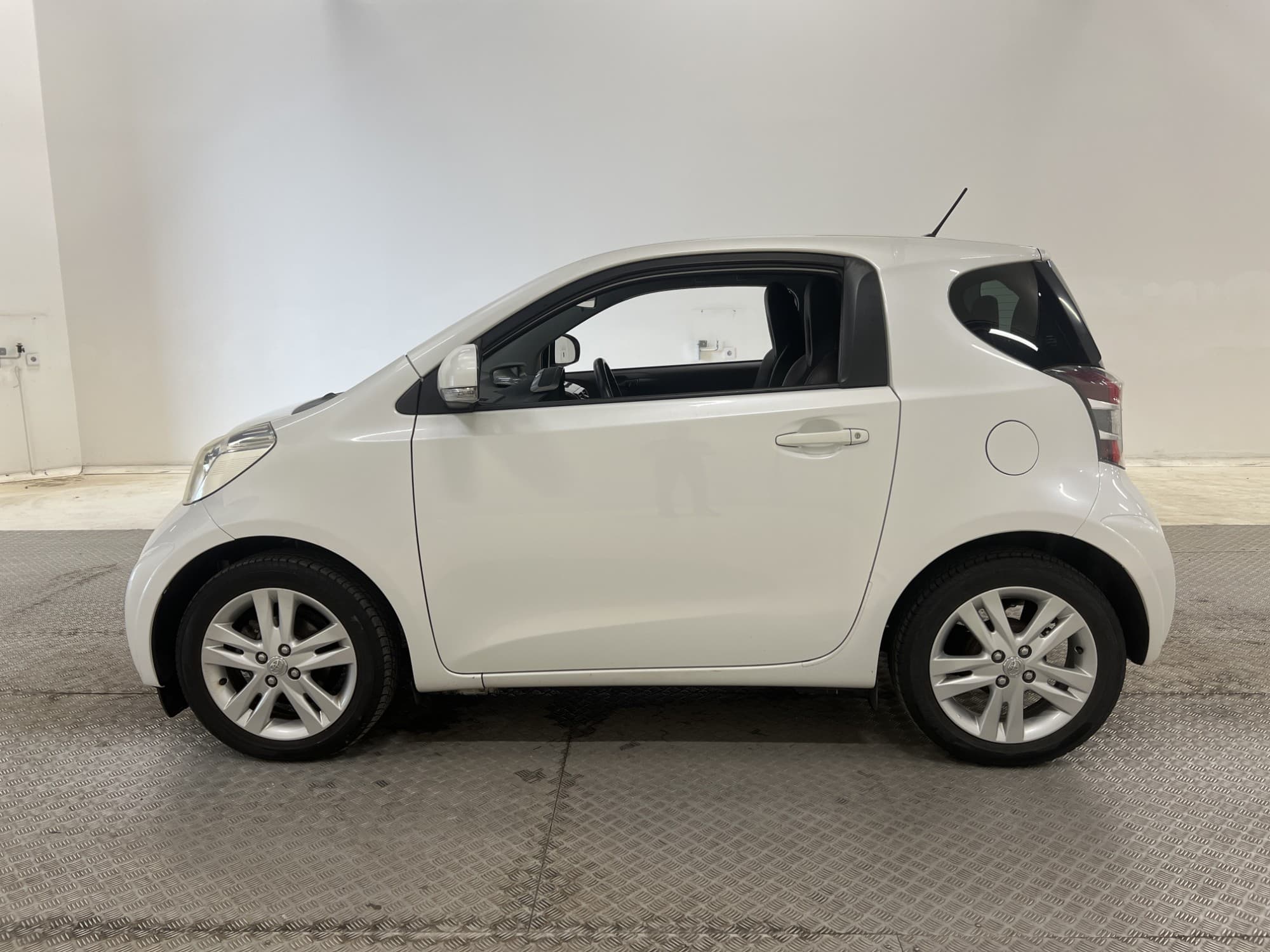 Toyota iQ 1.3 98hk