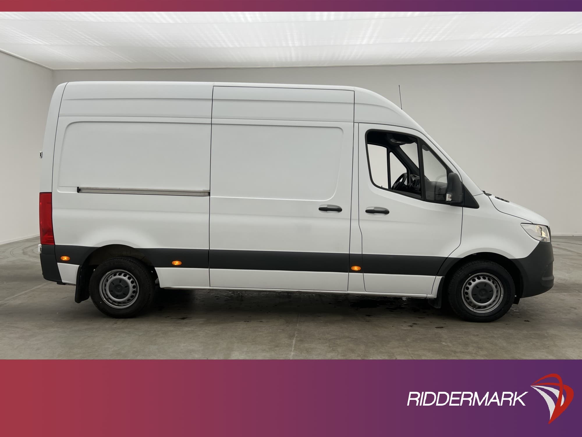 Mercedes-Benz Sprinter L2H2 211