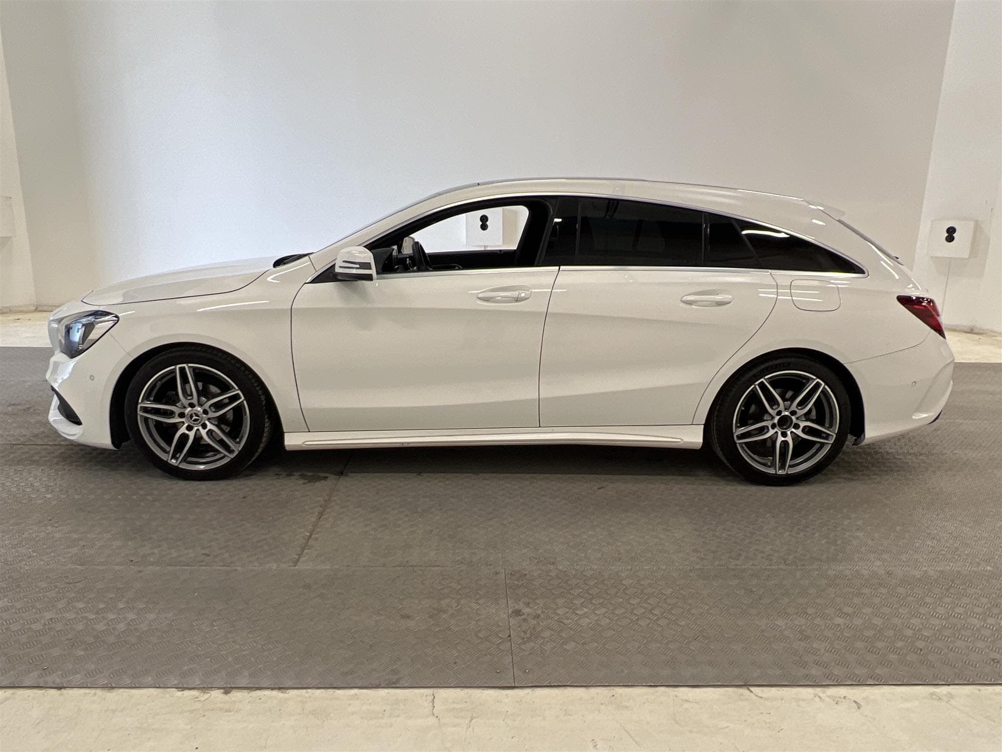 Mercedes-Benz CLA 180 122hk SB AMG Sport Panorama B-Kamera 