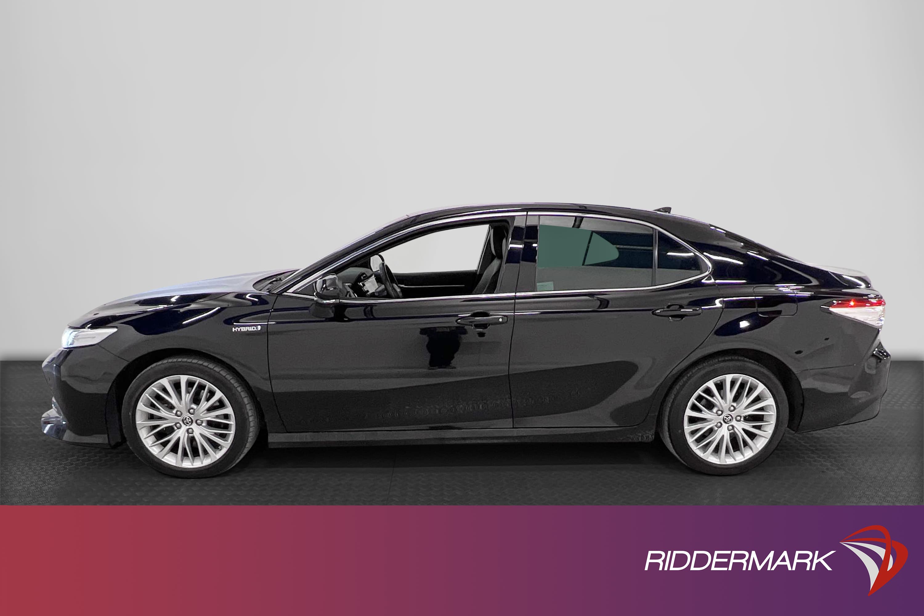 Toyota Camry Hybrid CVT 218hk