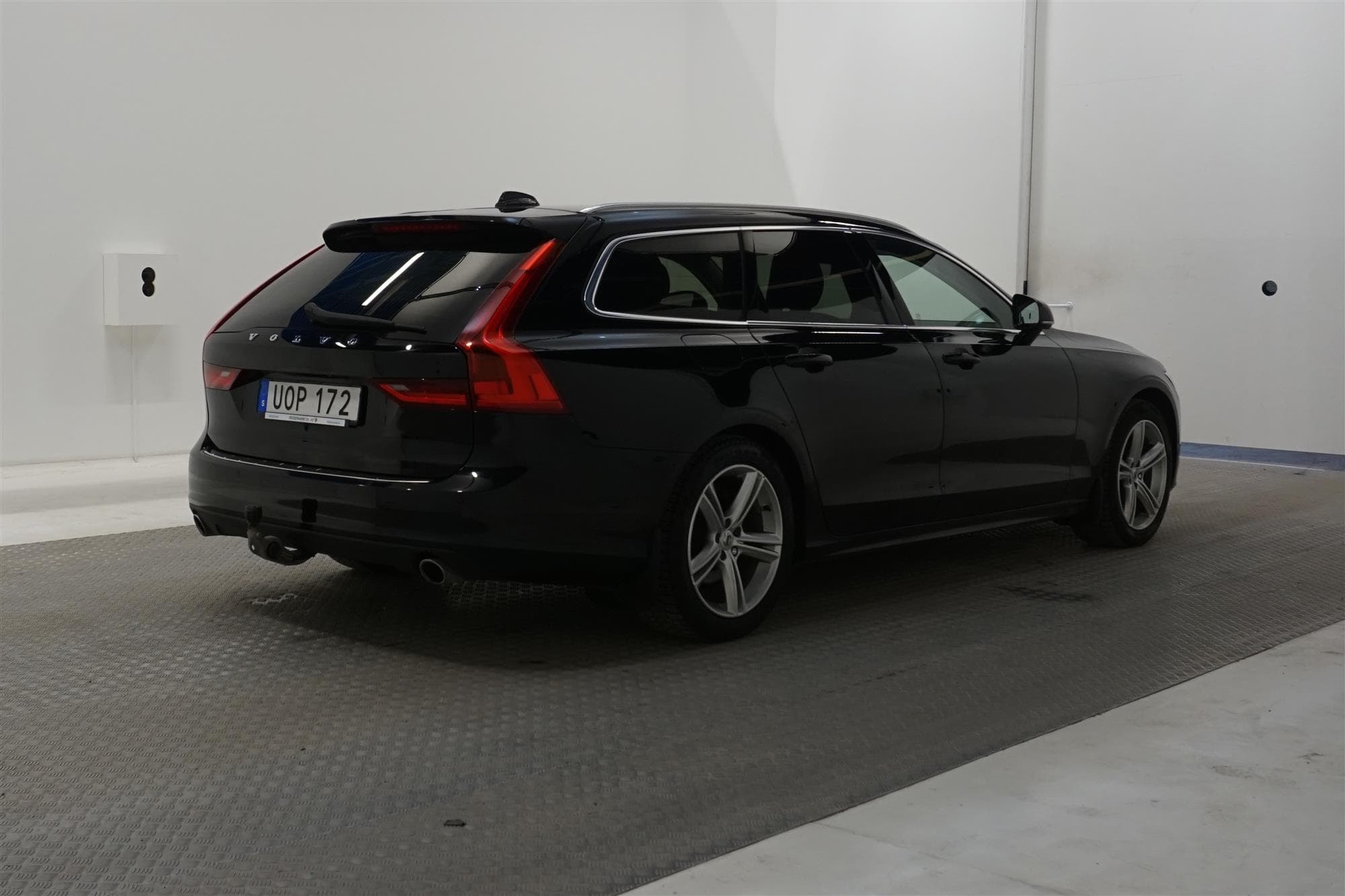 Volvo V90 D3 AWD 150hk Momentum Advanced VOC D-Värm Drag