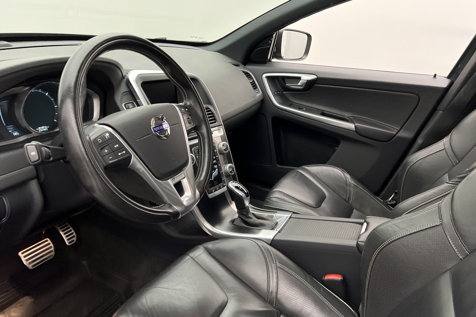 Volvo XC60 D4 AWD 190hk R-Design Pano D-Värm Skinn Drag Navi