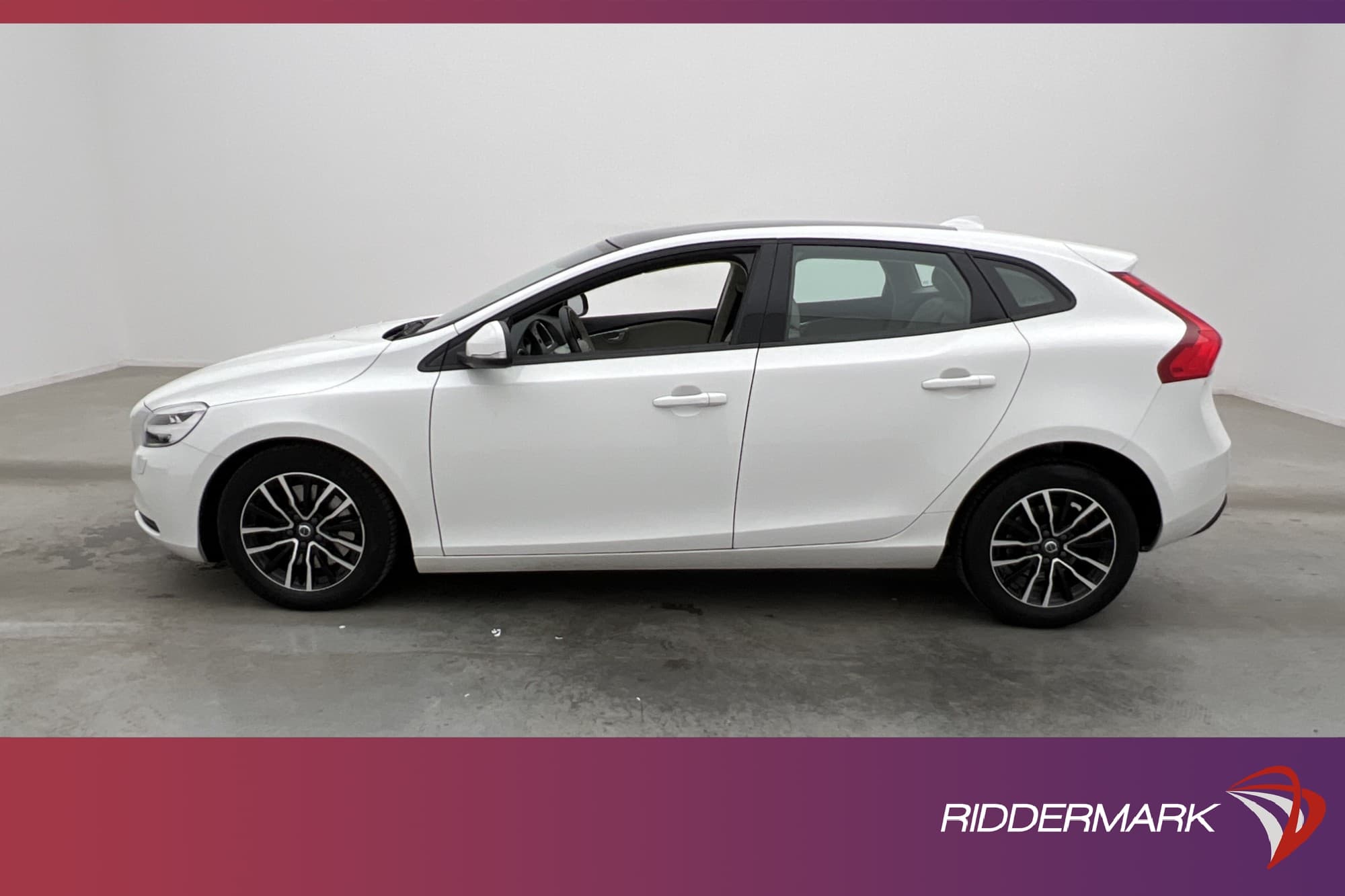 Volvo V40 D2 120hk Navi Pano Värmare BLIS PDC