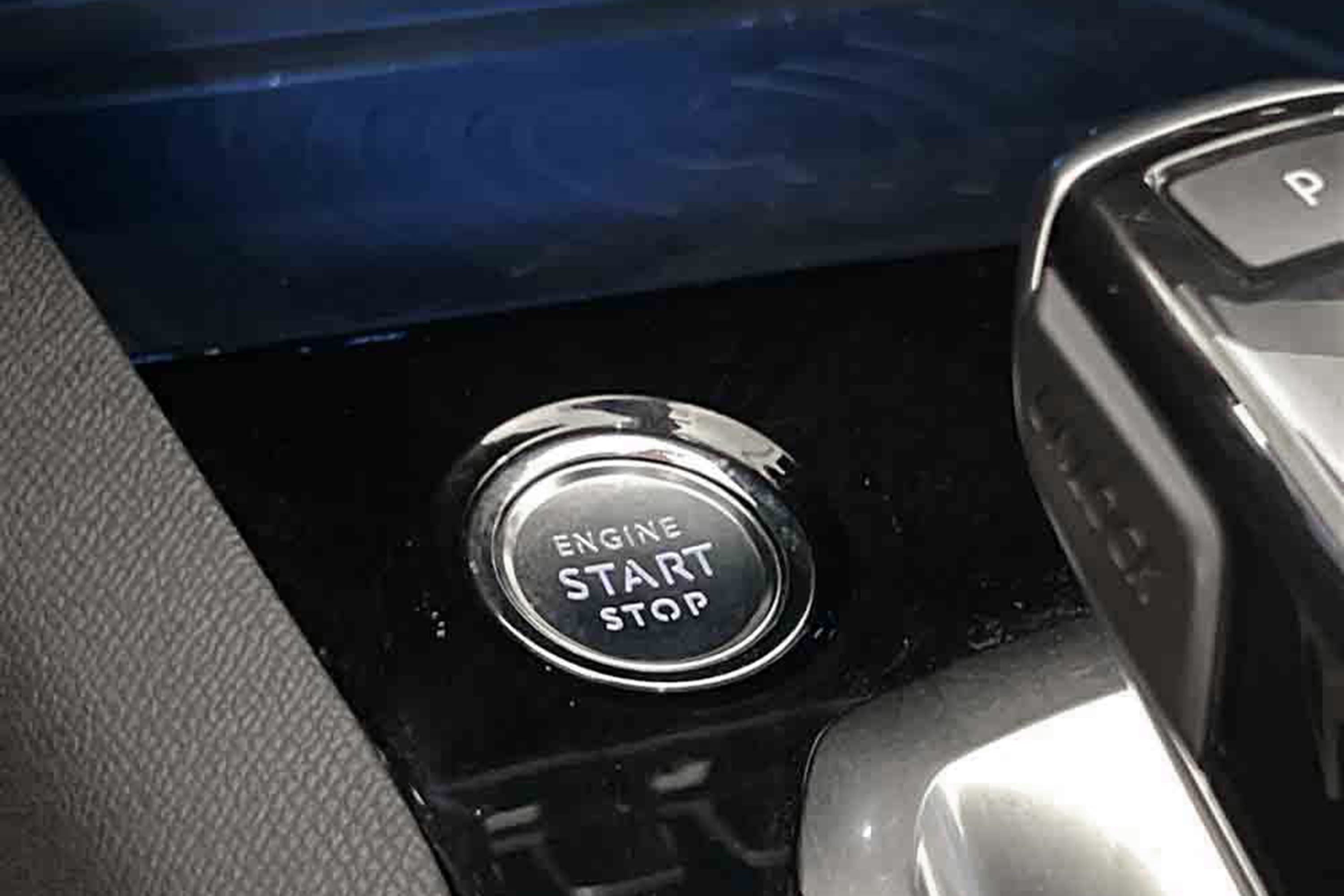 Peugeot 3008 1.5 BlueHDi GT Ultimate Pano Skinn 360° M-Värminteriör