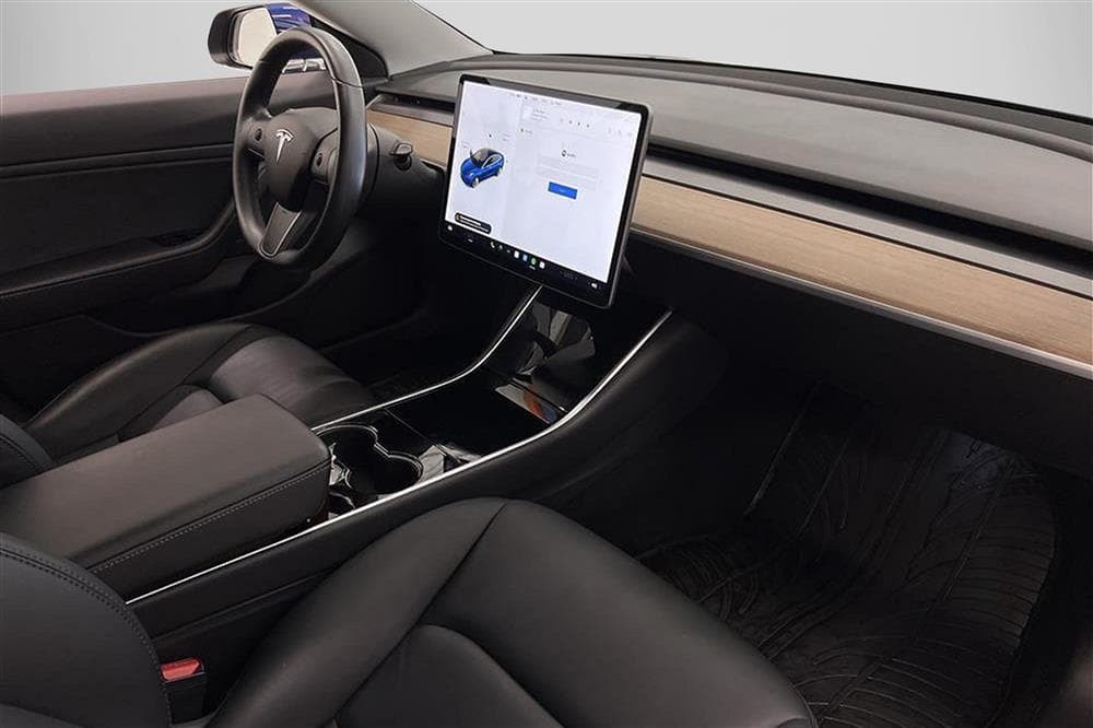 Tesla Model 3 Performance AWD 510hk Svensksåld Autopilotinteriör