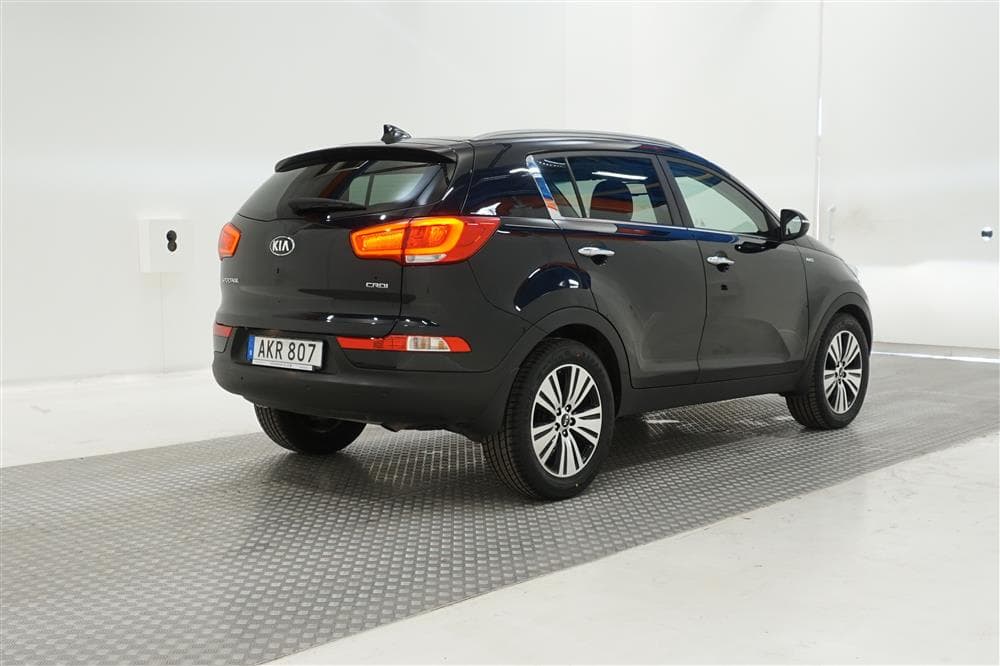 Kia Sportage 2.0 CRDi AWD 184hk Panorama Kamera Navi Skinnexteriör